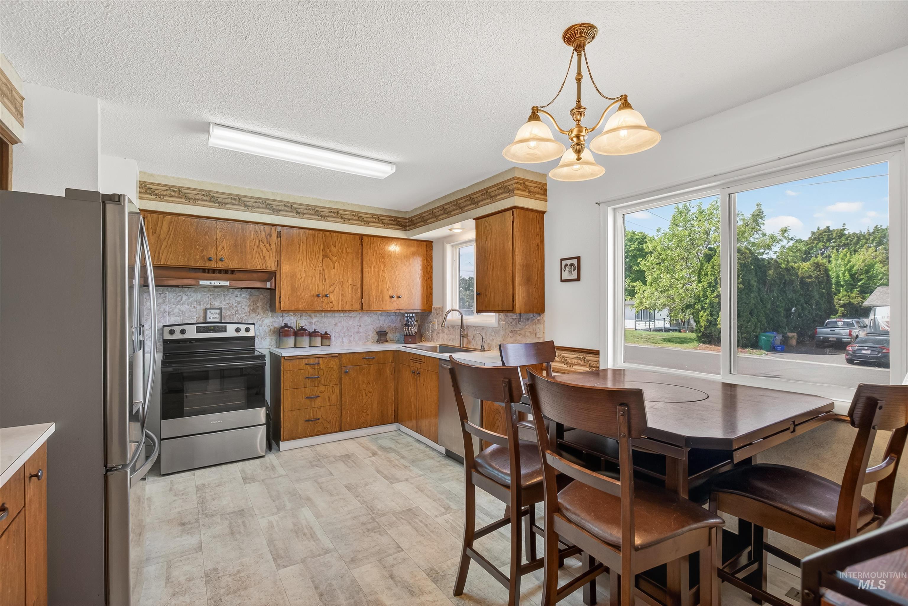 3215 8th St. E, Lewiston, Idaho 83501, 3 Bedrooms, 2 Bathrooms, Residential For Sale, Price $395,000, 98984816