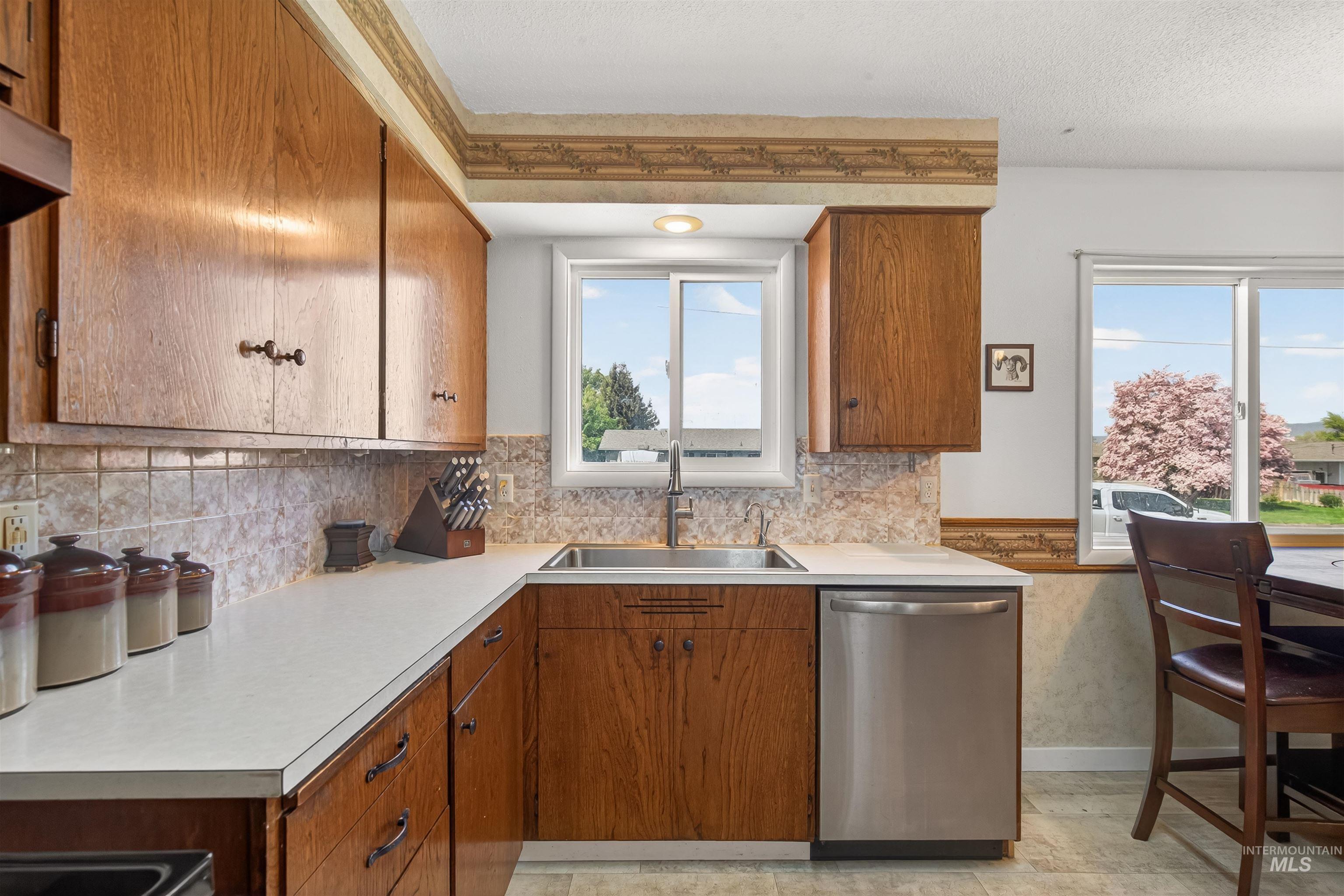 3215 8th St. E, Lewiston, Idaho 83501, 3 Bedrooms, 2 Bathrooms, Residential For Sale, Price $395,000, 98984816