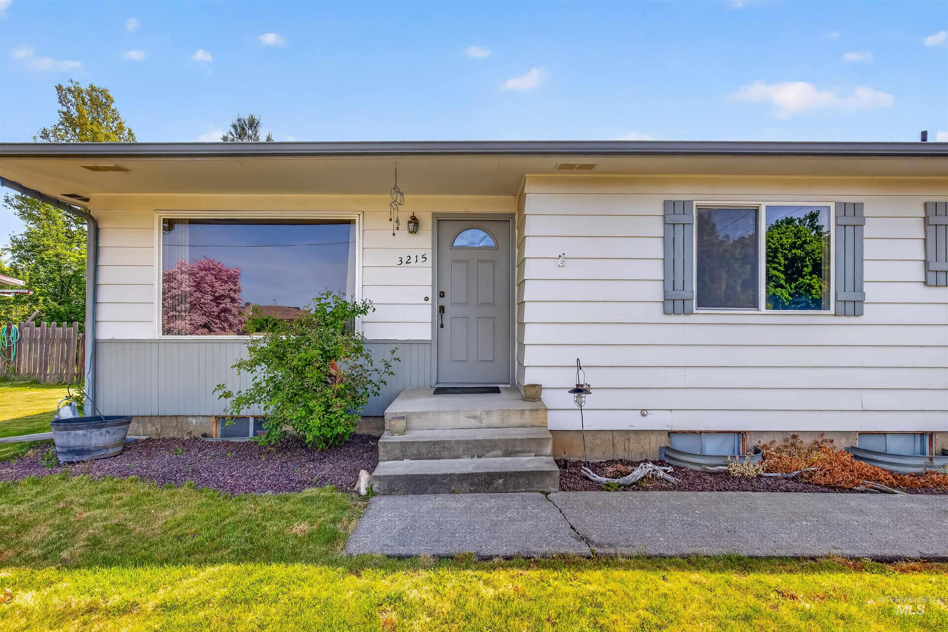 3215 8th St. E, Lewiston, Idaho 83501, 3 Bedrooms, 2 Bathrooms, Residential For Sale, Price $395,000, 98984816