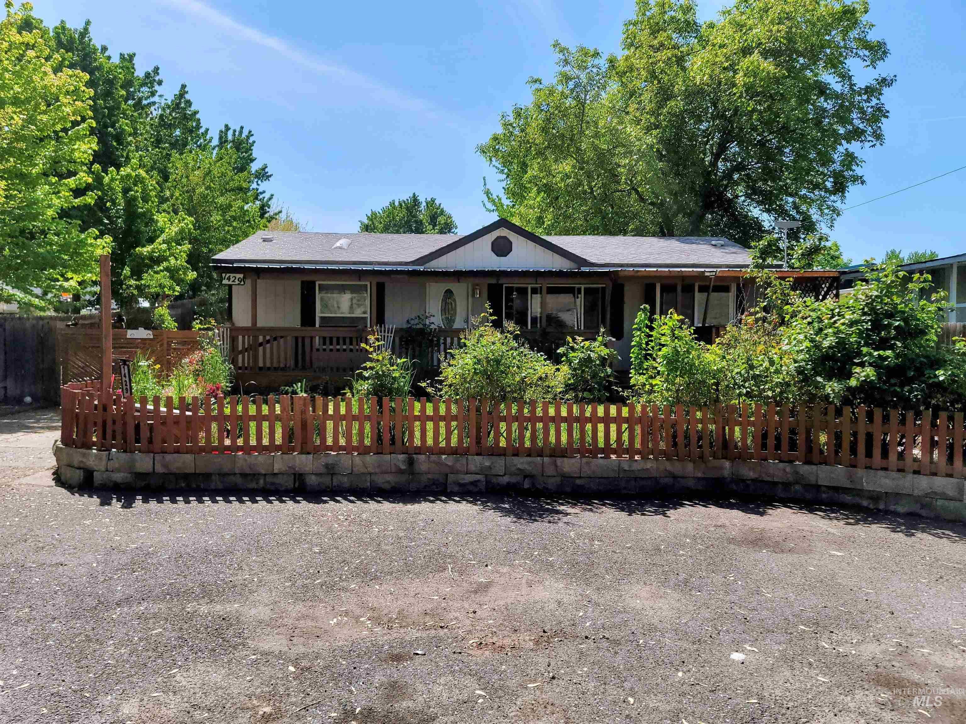 1429 Maple St., Clarkston, Washington 99403, 3 Bedrooms, 2 Bathrooms, Residential For Sale, Price $289,700, 98984818