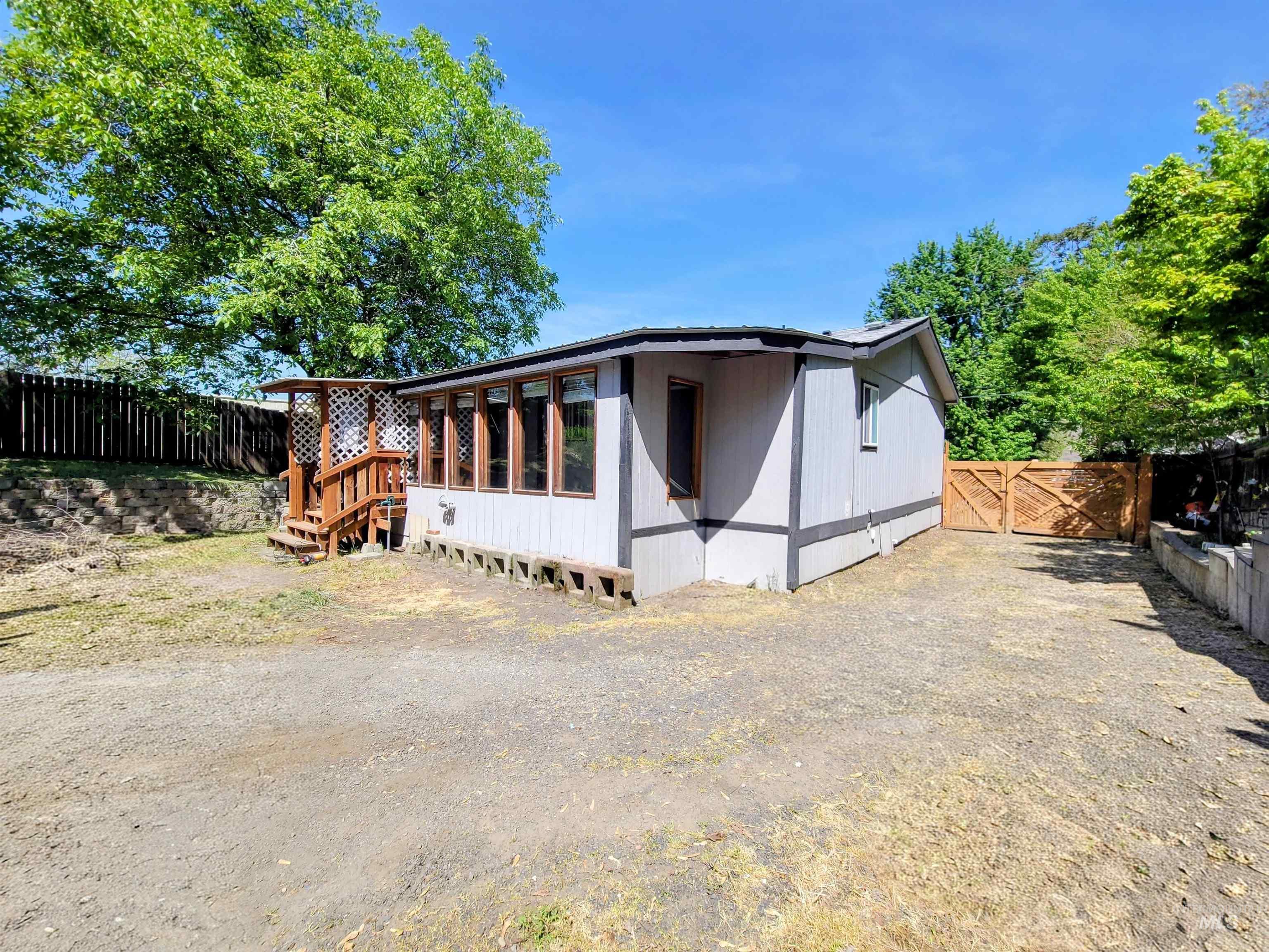 1429 Maple St., Clarkston, Washington 99403, 3 Bedrooms, 2 Bathrooms, Residential For Sale, Price $299,900, 98984818