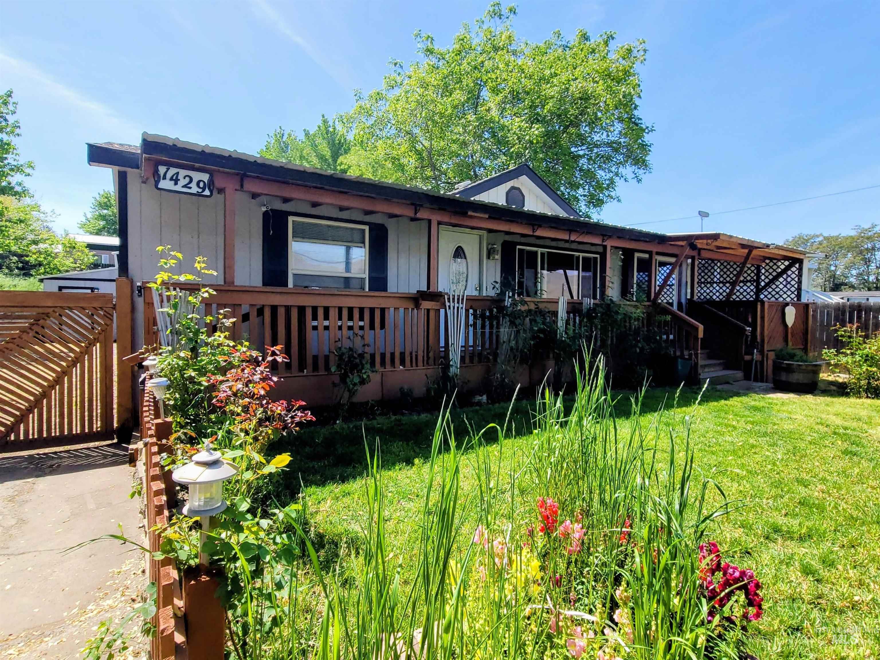 1429 Maple St., Clarkston, Washington 99403, 3 Bedrooms, 2 Bathrooms, Residential For Sale, Price $299,900, 98984818