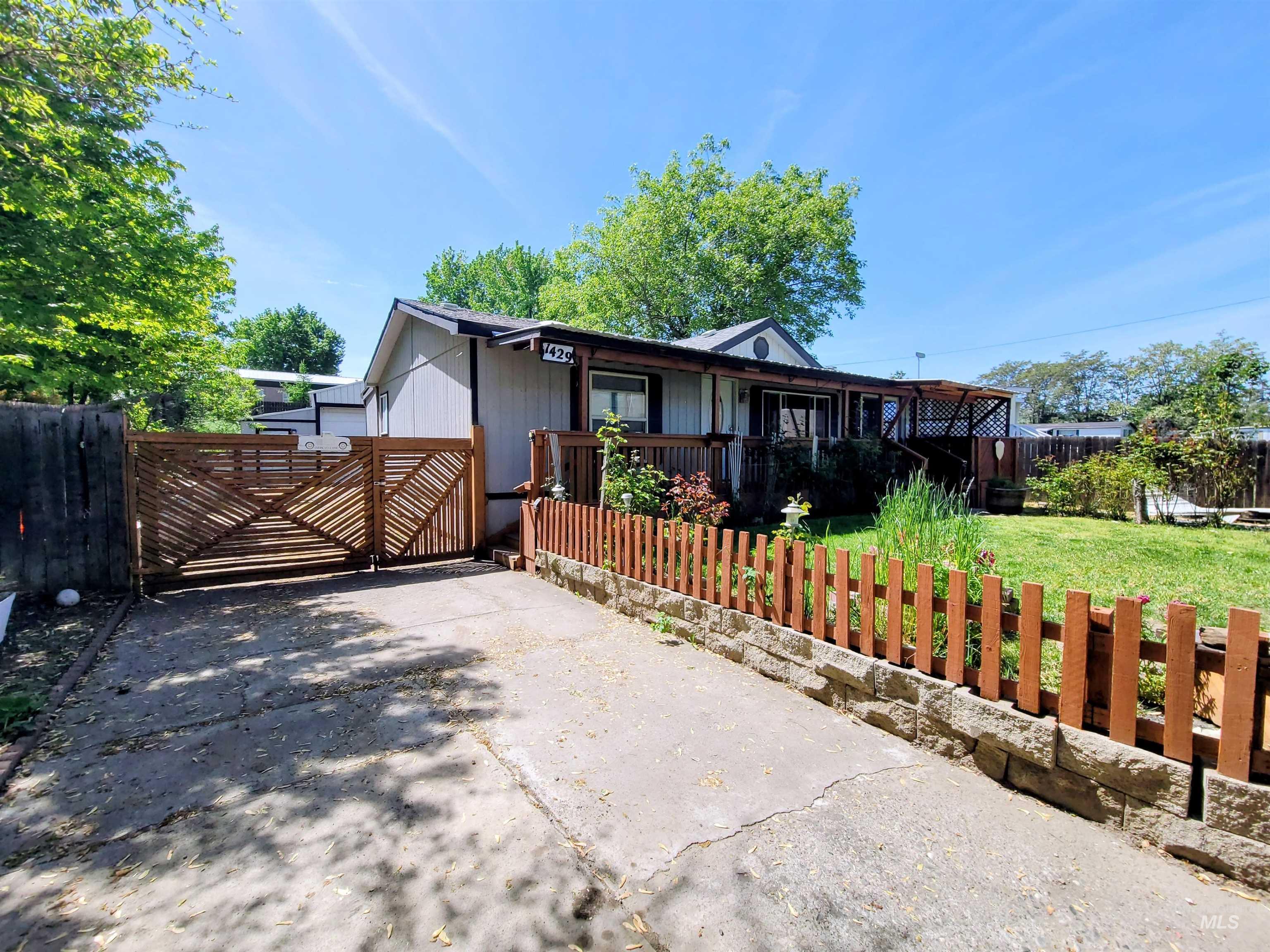 1429 Maple St., Clarkston, Washington 99403, 3 Bedrooms, 2 Bathrooms, Residential For Sale, Price $289,700, 98984818