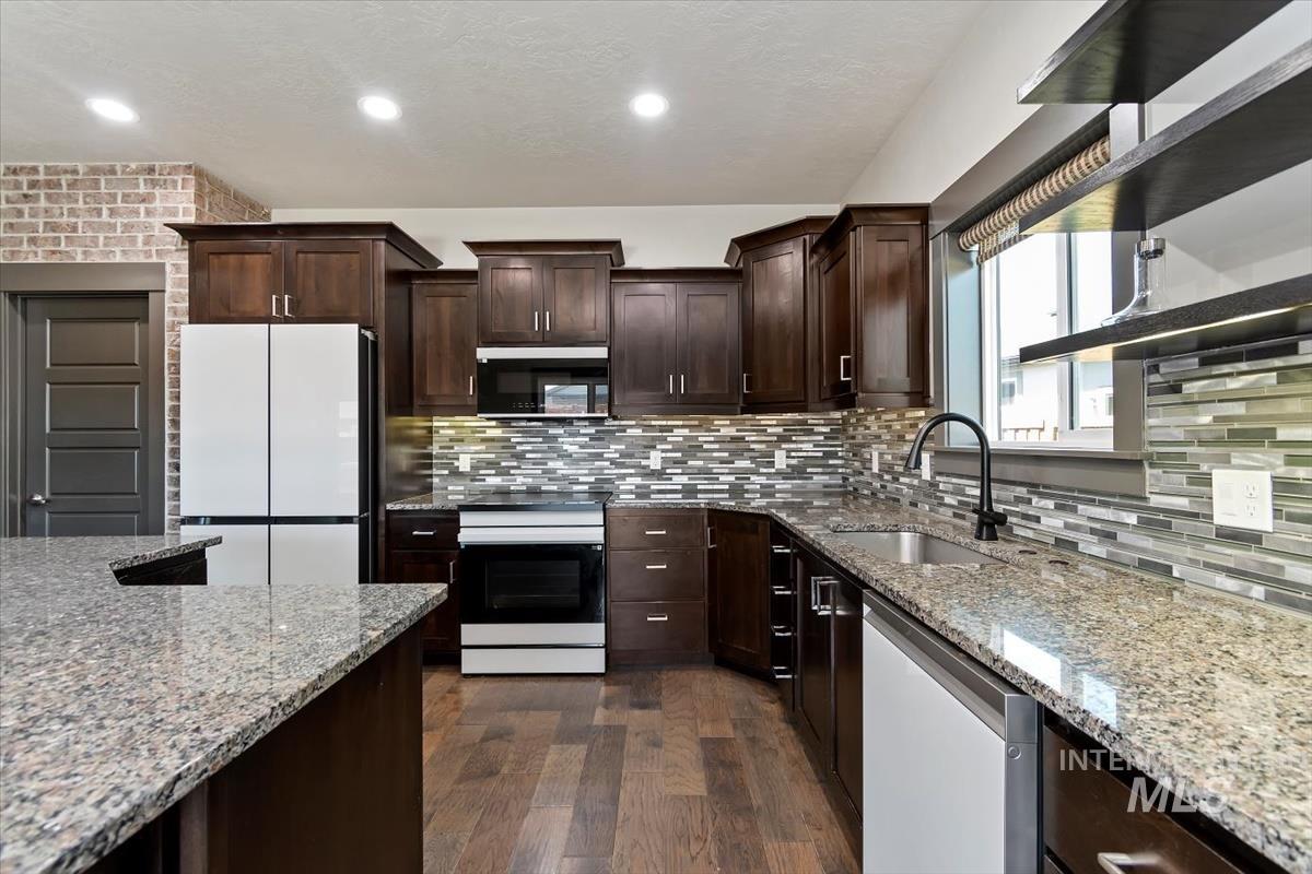 10866 W Alfina Dr, Boise, Idaho 83709-6515, 3 Bedrooms, 2 Bathrooms, Residential For Sale, Price $569,000, 98984825