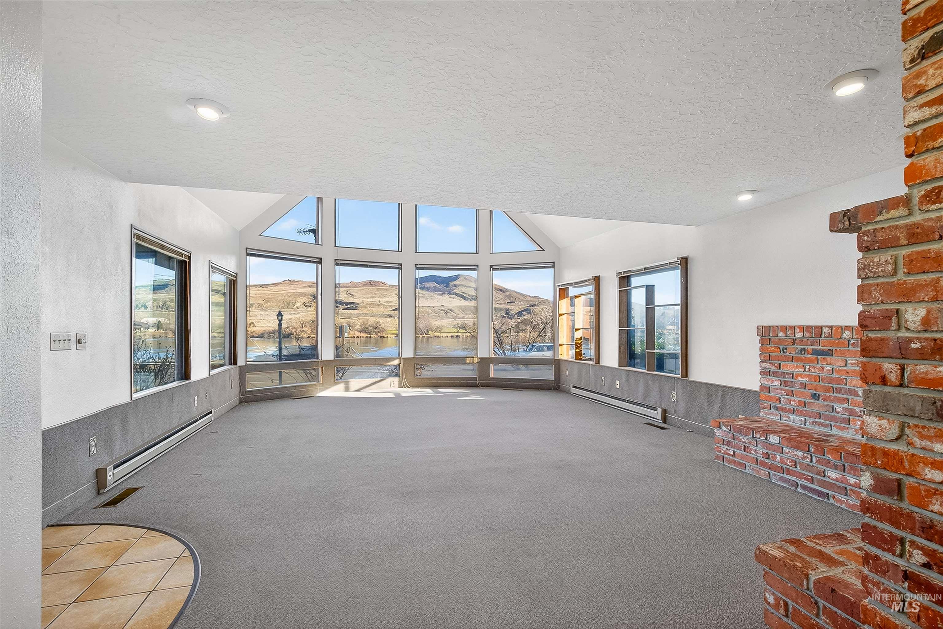 3010 Riverside Dr, Clarkston, Washington 99403, 4 Bedrooms, 1 Bathroom, Residential For Sale, Price $855,000, 98984830