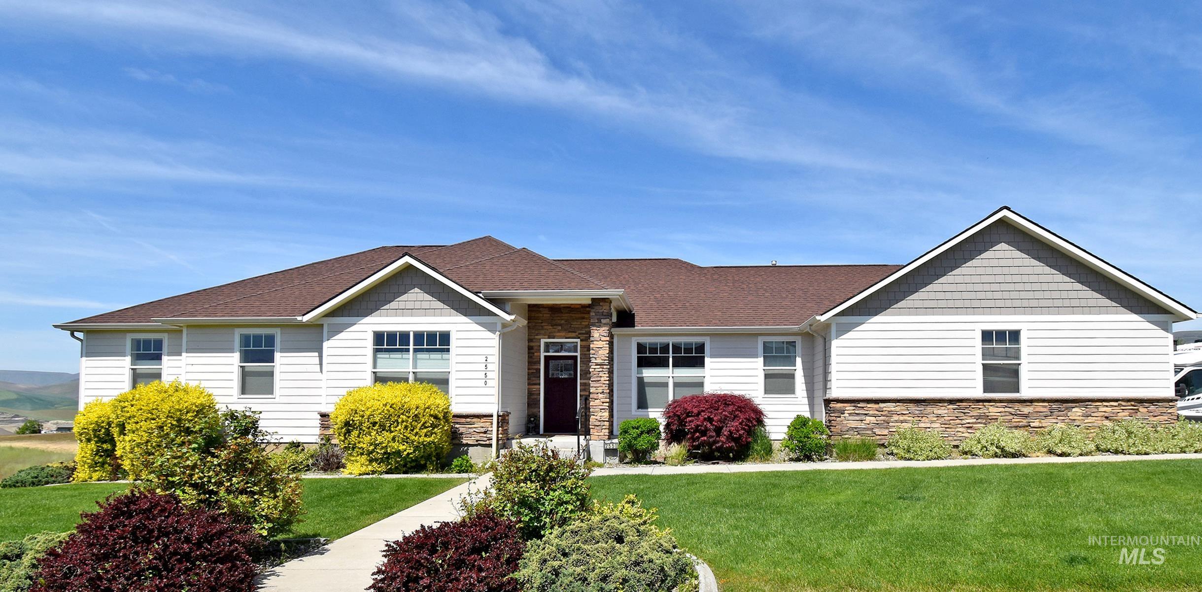 2550 Westridge Court, Clarkston, Washington 99403, 3 Bedrooms, 2 Bathrooms, Residential For Sale, Price $569,000, 98984834