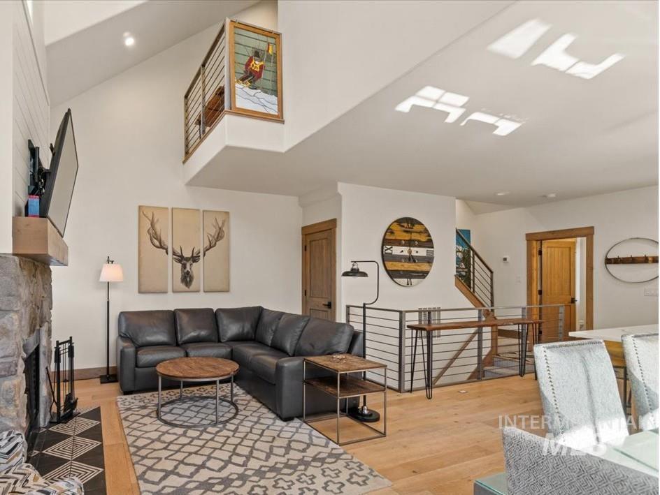 67 Golden Bar Ct, Donnelly, Idaho 83615, 2 Bedrooms, 3 Bathrooms, Residential For Sale, Price $1,185,000, 98984835