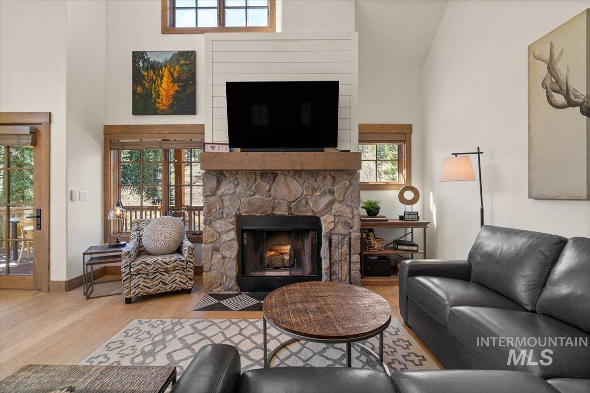 67 Golden Bar Ct, Donnelly, Idaho 83615, 2 Bedrooms, 3 Bathrooms, Residential For Sale, Price $1,185,000, 98984835