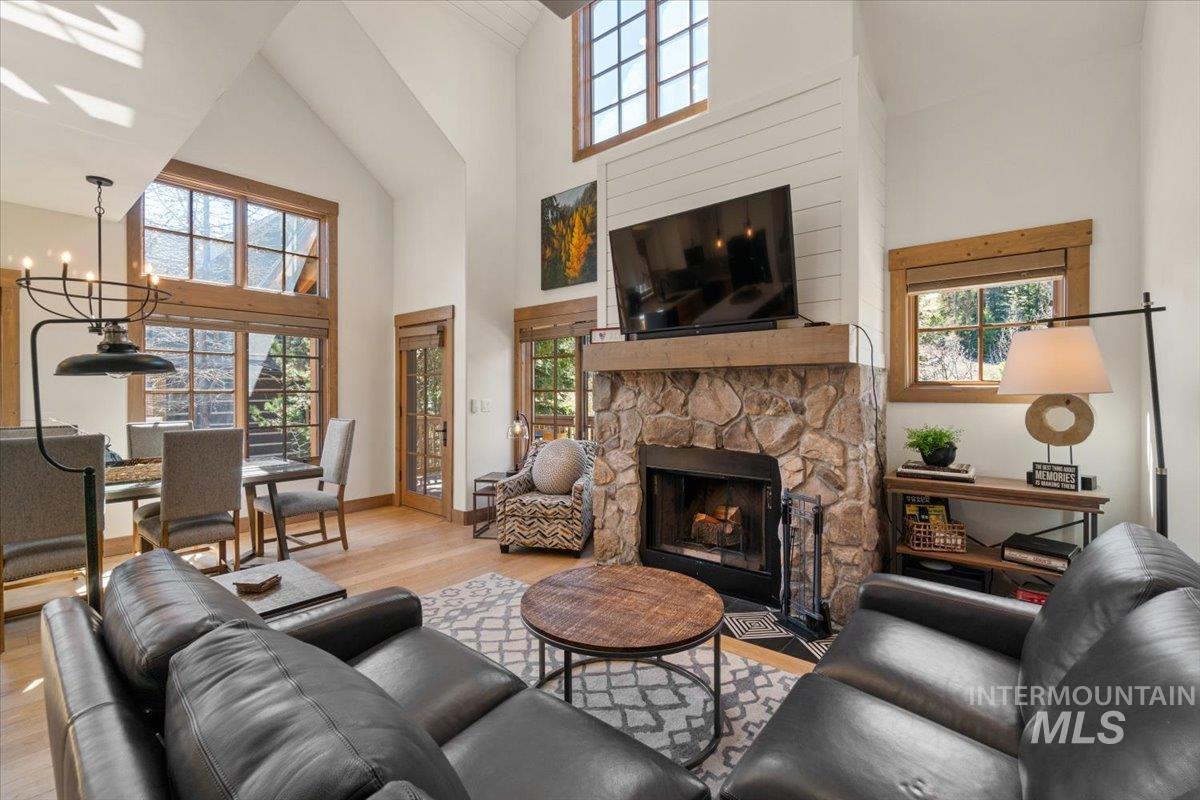67 Golden Bar Ct, Donnelly, Idaho 83615, 2 Bedrooms, 3 Bathrooms, Residential For Sale, Price $1,185,000, 98984835