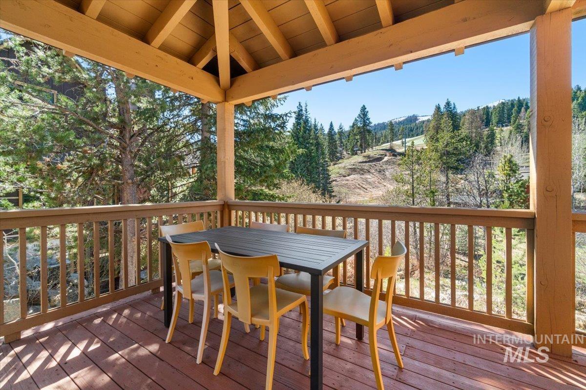 67 Golden Bar Ct, Donnelly, Idaho 83615, 2 Bedrooms, 3 Bathrooms, Residential For Sale, Price $1,185,000, 98984835