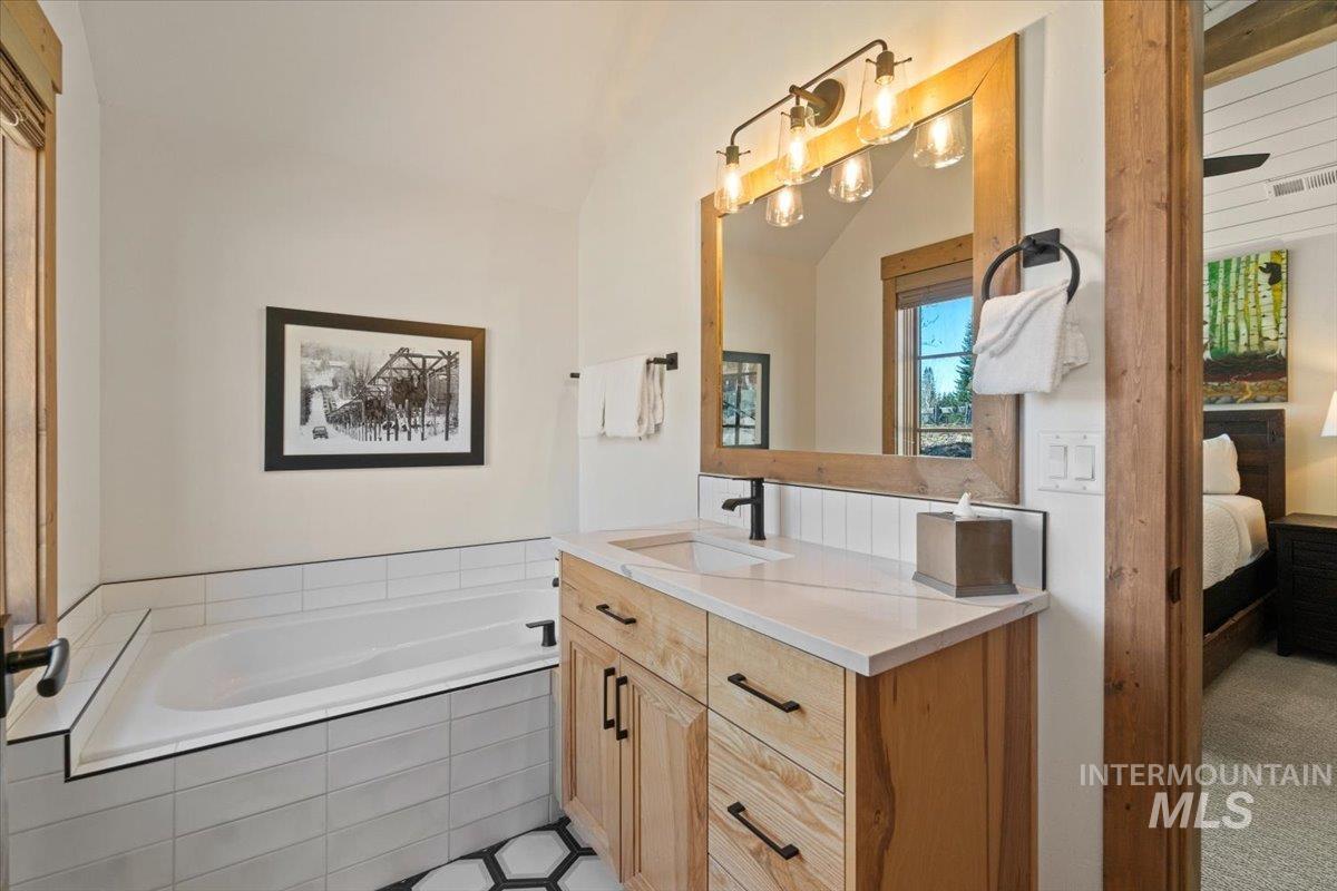 67 Golden Bar Ct, Donnelly, Idaho 83615, 2 Bedrooms, 3 Bathrooms, Residential For Sale, Price $1,185,000, 98984835