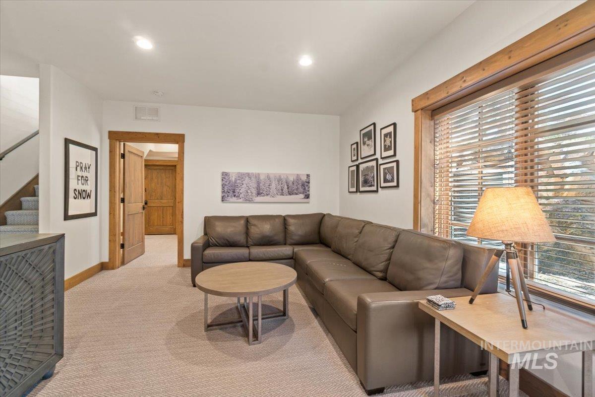 67 Golden Bar Ct, Donnelly, Idaho 83615, 2 Bedrooms, 3 Bathrooms, Residential For Sale, Price $1,185,000, 98984835