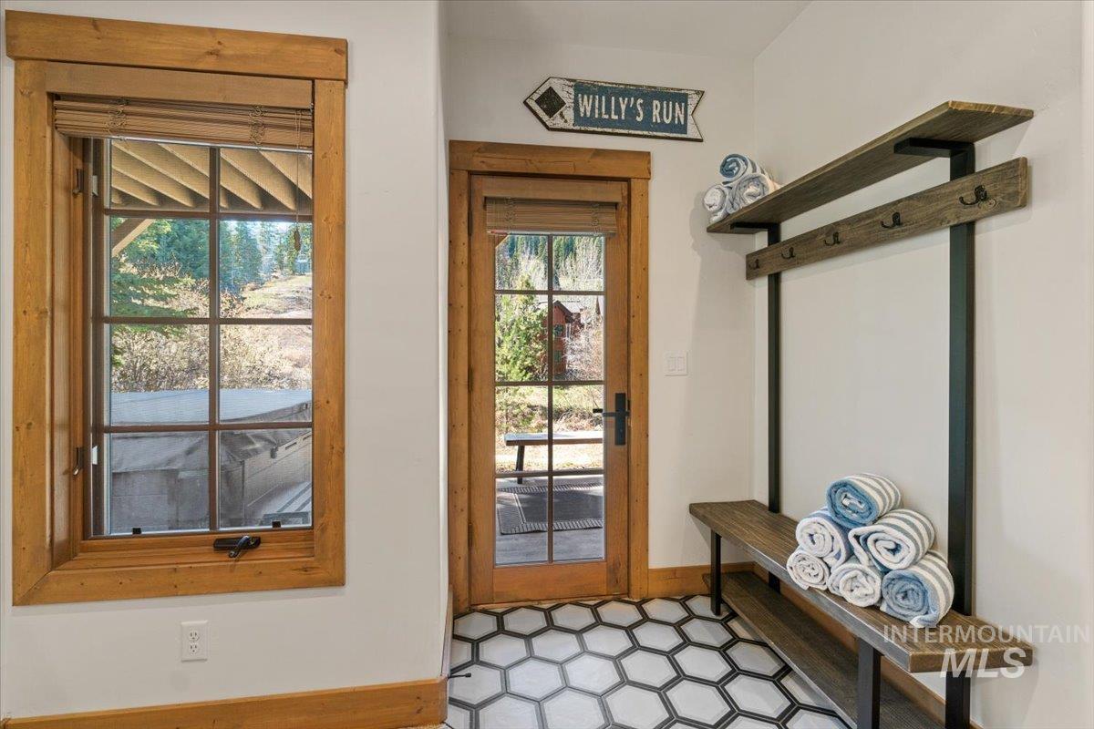 67 Golden Bar Ct, Donnelly, Idaho 83615, 2 Bedrooms, 3 Bathrooms, Residential For Sale, Price $1,185,000, 98984835