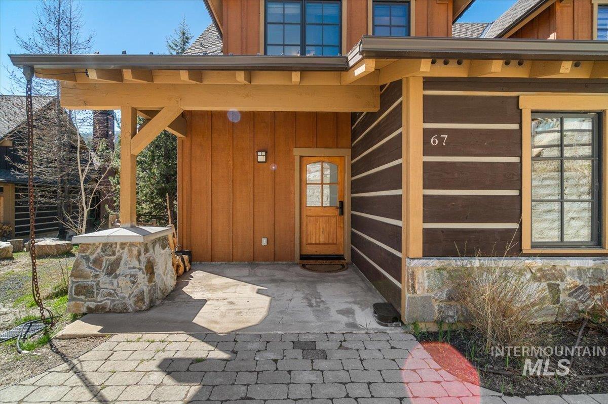 67 Golden Bar Ct, Donnelly, Idaho 83615, 2 Bedrooms, 3 Bathrooms, Residential For Sale, Price $1,185,000, 98984835