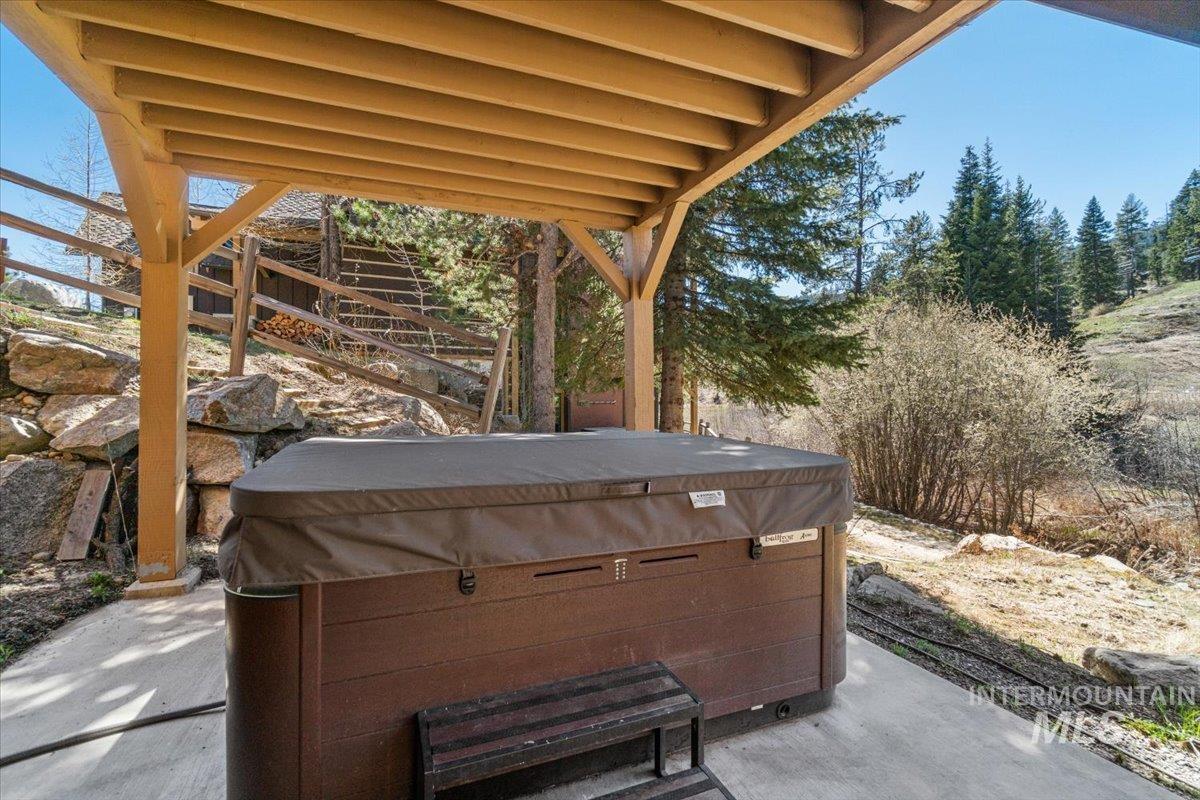 67 Golden Bar Ct, Donnelly, Idaho 83615, 2 Bedrooms, 3 Bathrooms, Residential For Sale, Price $1,185,000, 98984835
