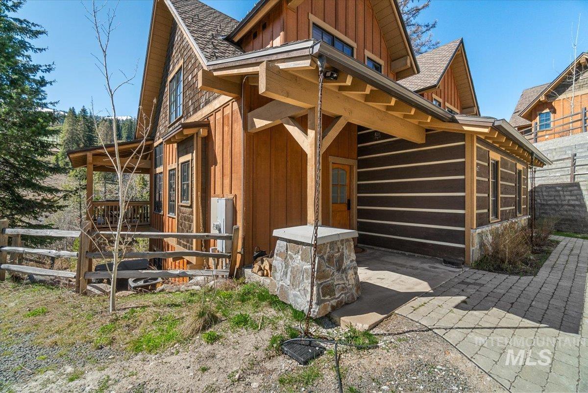 67 Golden Bar Ct, Donnelly, Idaho 83615, 2 Bedrooms, 3 Bathrooms, Residential For Sale, Price $1,185,000, 98984835