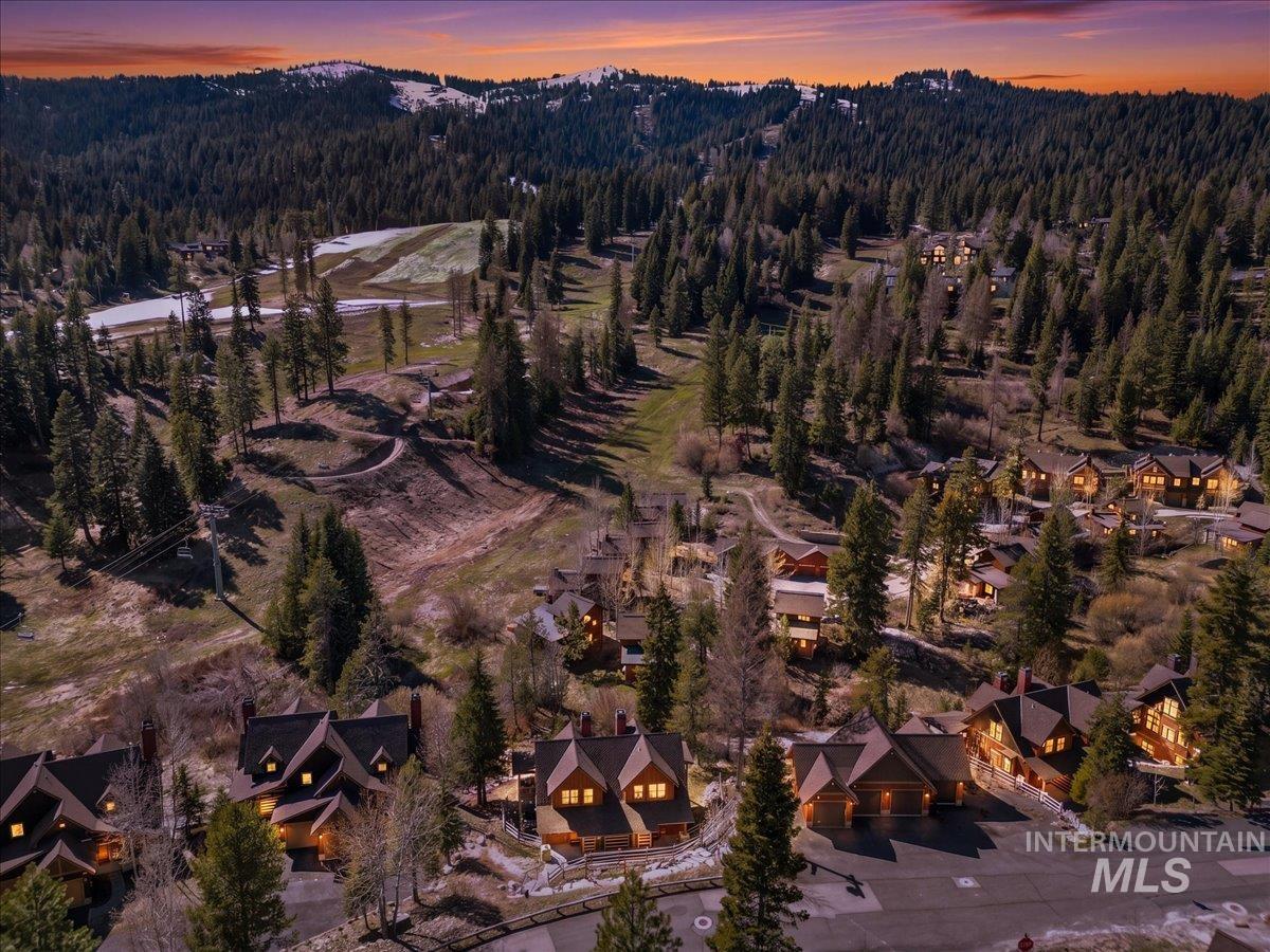 67 Golden Bar Ct, Donnelly, Idaho 83615, 2 Bedrooms, 3 Bathrooms, Residential For Sale, Price $1,185,000, 98984835