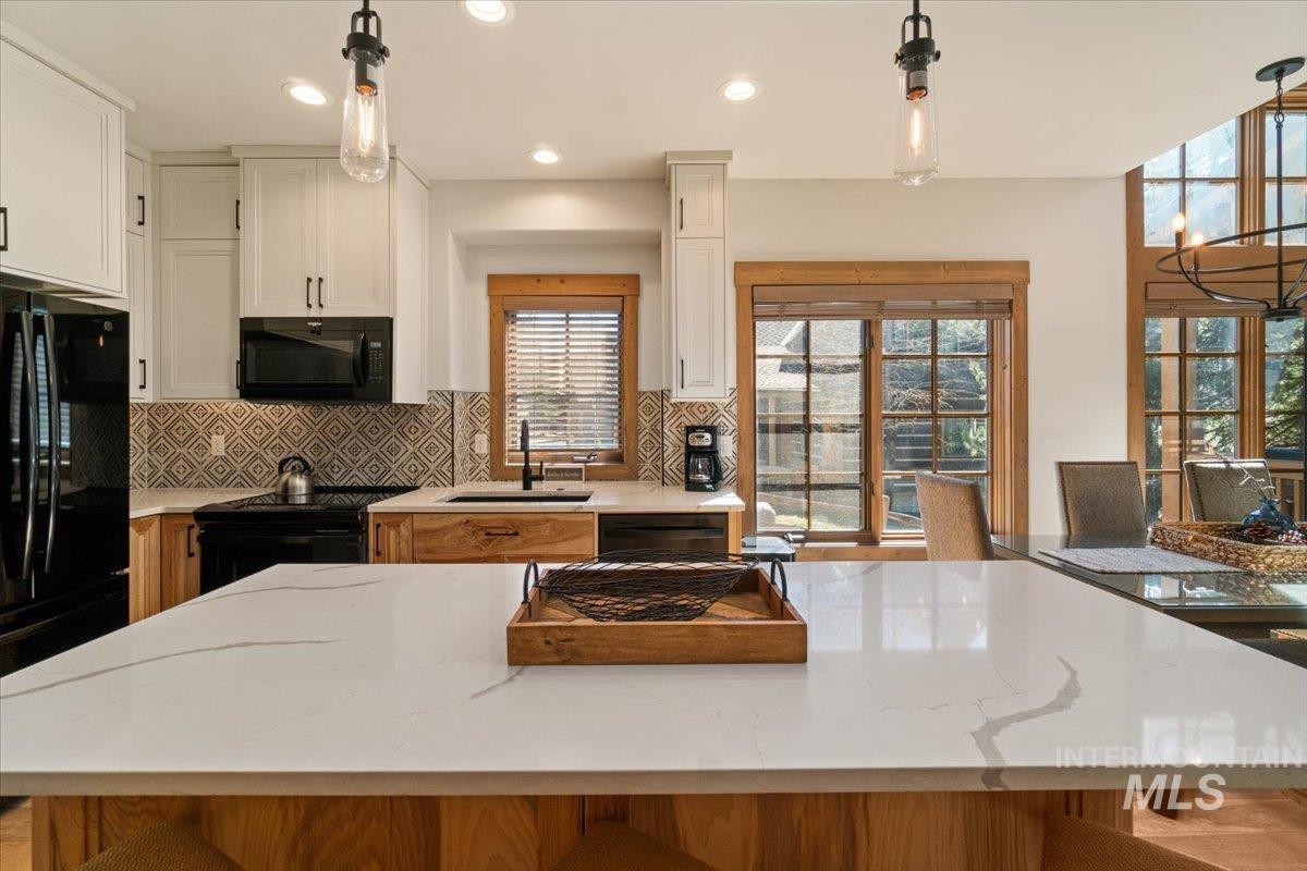 67 Golden Bar Ct, Donnelly, Idaho 83615, 2 Bedrooms, 3 Bathrooms, Residential For Sale, Price $1,185,000, 98984835