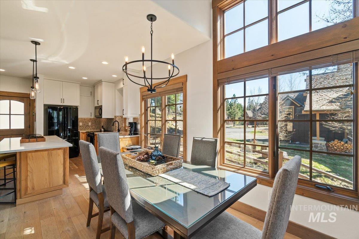 67 Golden Bar Ct, Donnelly, Idaho 83615, 2 Bedrooms, 3 Bathrooms, Residential For Sale, Price $1,185,000, 98984835