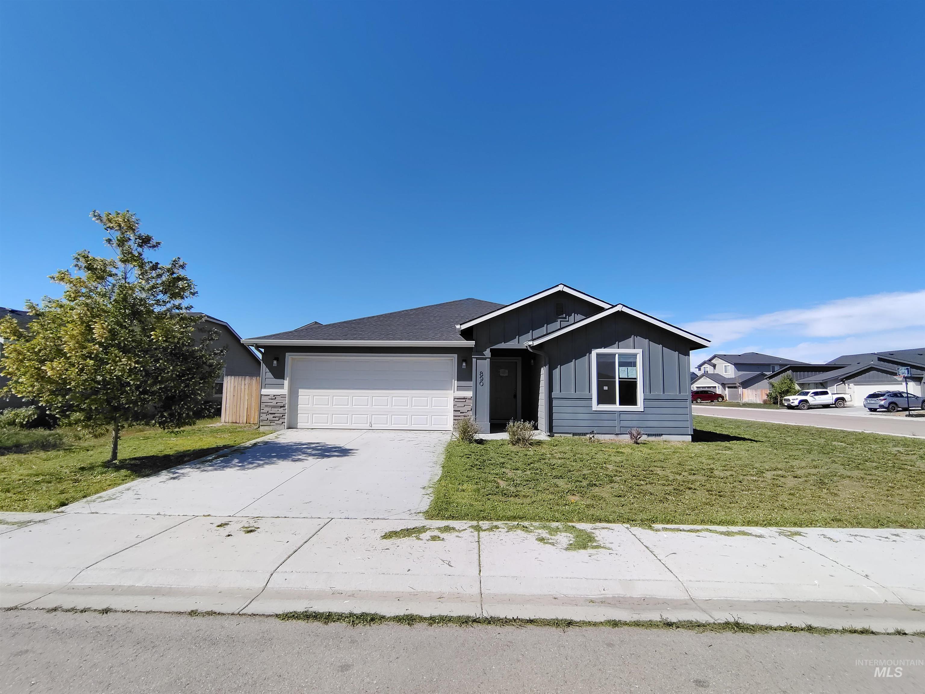 890 SW Crested St, Mountain Home, Idaho 83647-2630, 3 Bedrooms, 2 Bathrooms, Residential For Sale, Price $260,000, 98984838
