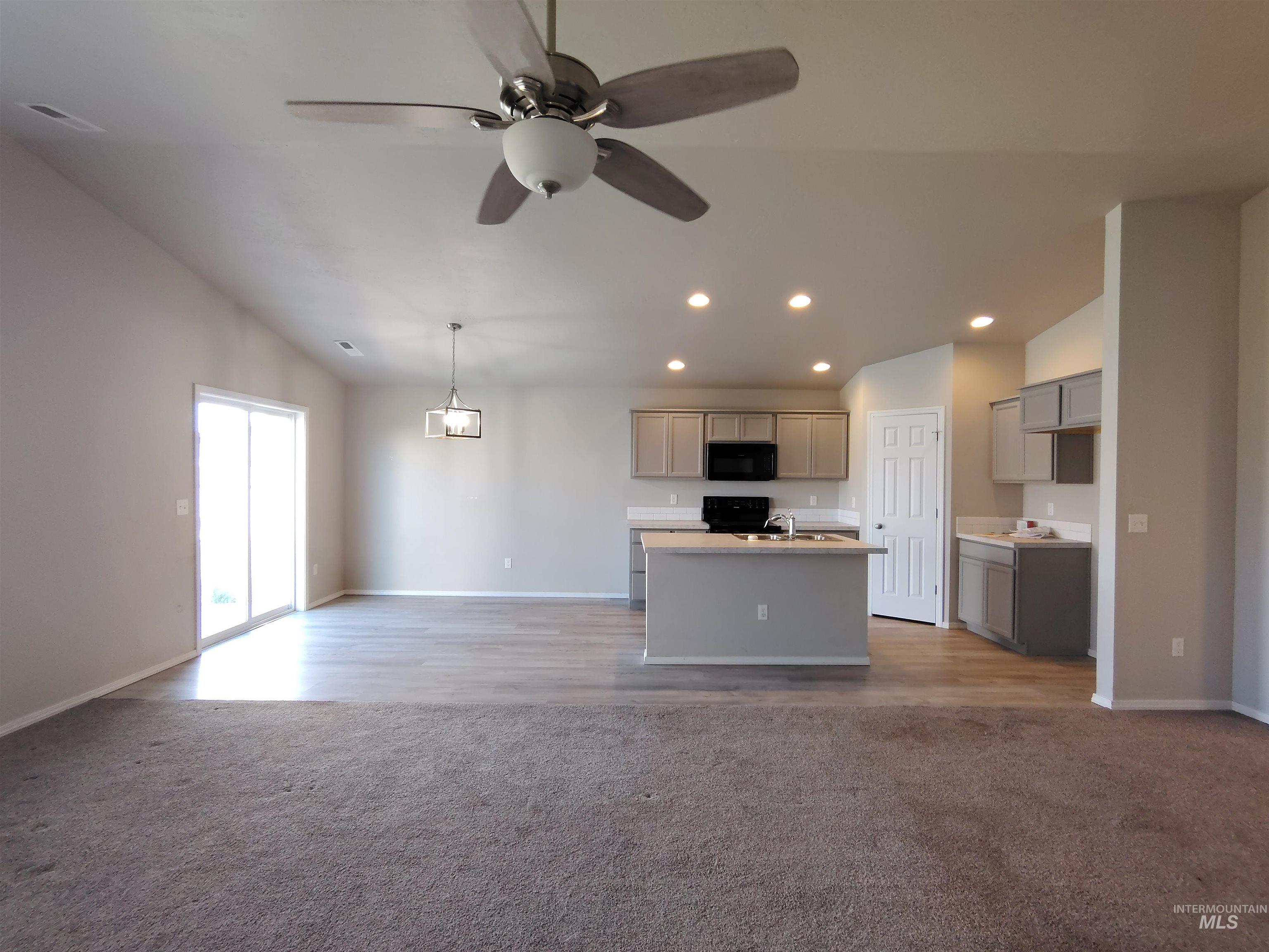 890 SW Crested St, Mountain Home, Idaho 83647-2630, 3 Bedrooms, 2 Bathrooms, Residential For Sale, Price $260,000, 98984838