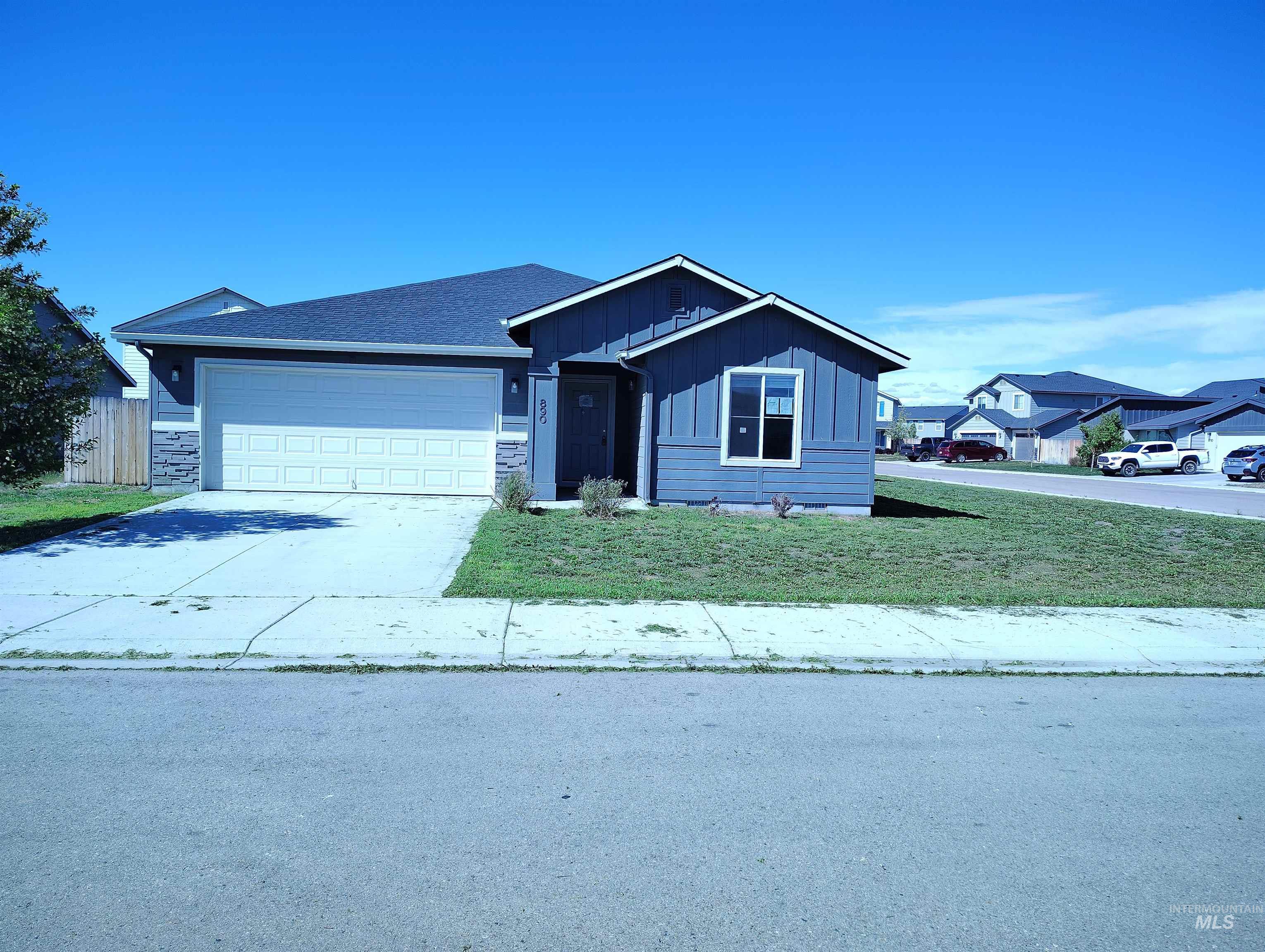 890 SW Crested St, Mountain Home, Idaho 83647-2630, 3 Bedrooms, 2 Bathrooms, Residential For Sale, Price $260,000, 98984838