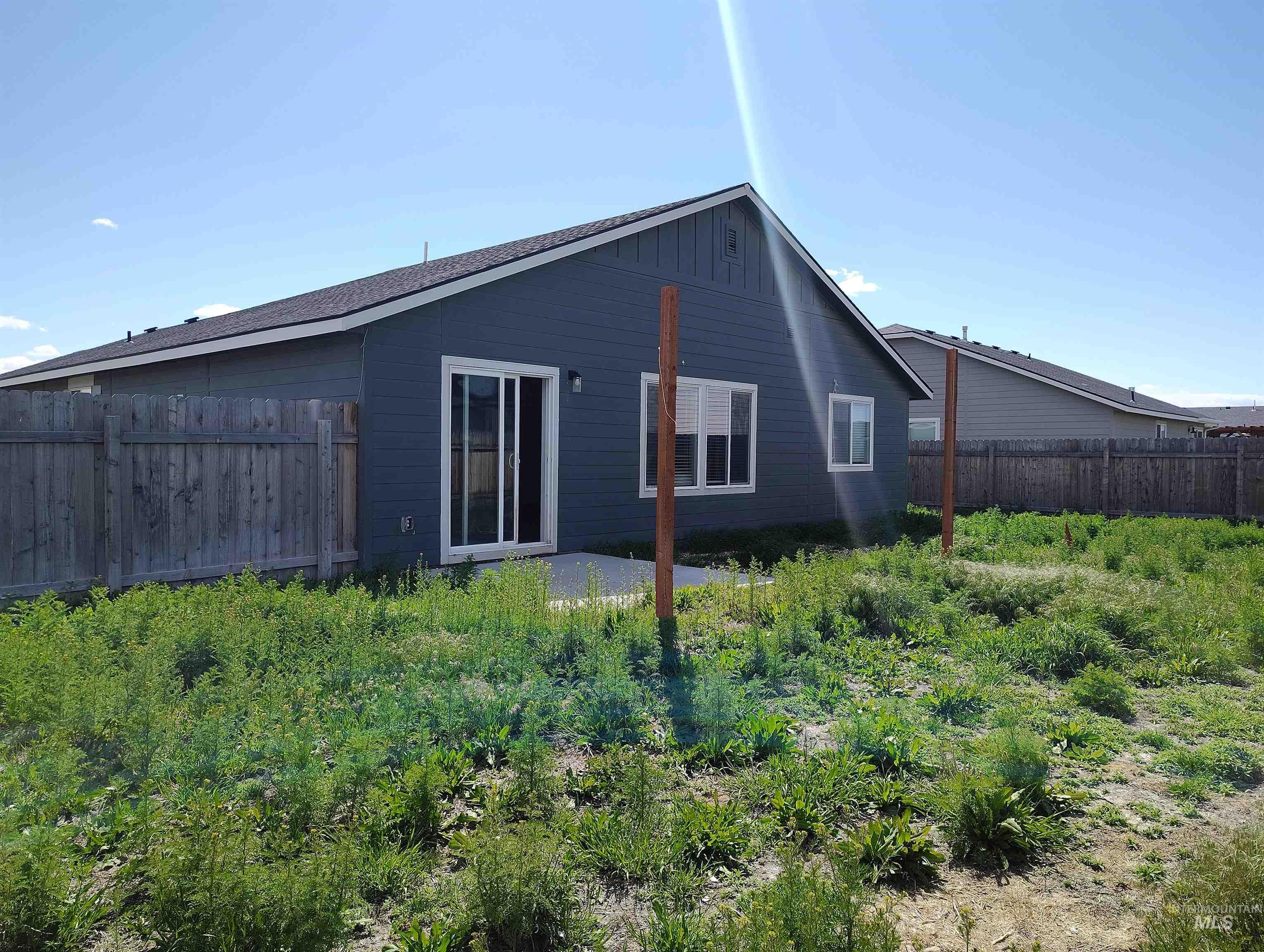890 SW Crested St, Mountain Home, Idaho 83647-2630, 3 Bedrooms, 2 Bathrooms, Residential For Sale, Price $260,000, 98984838