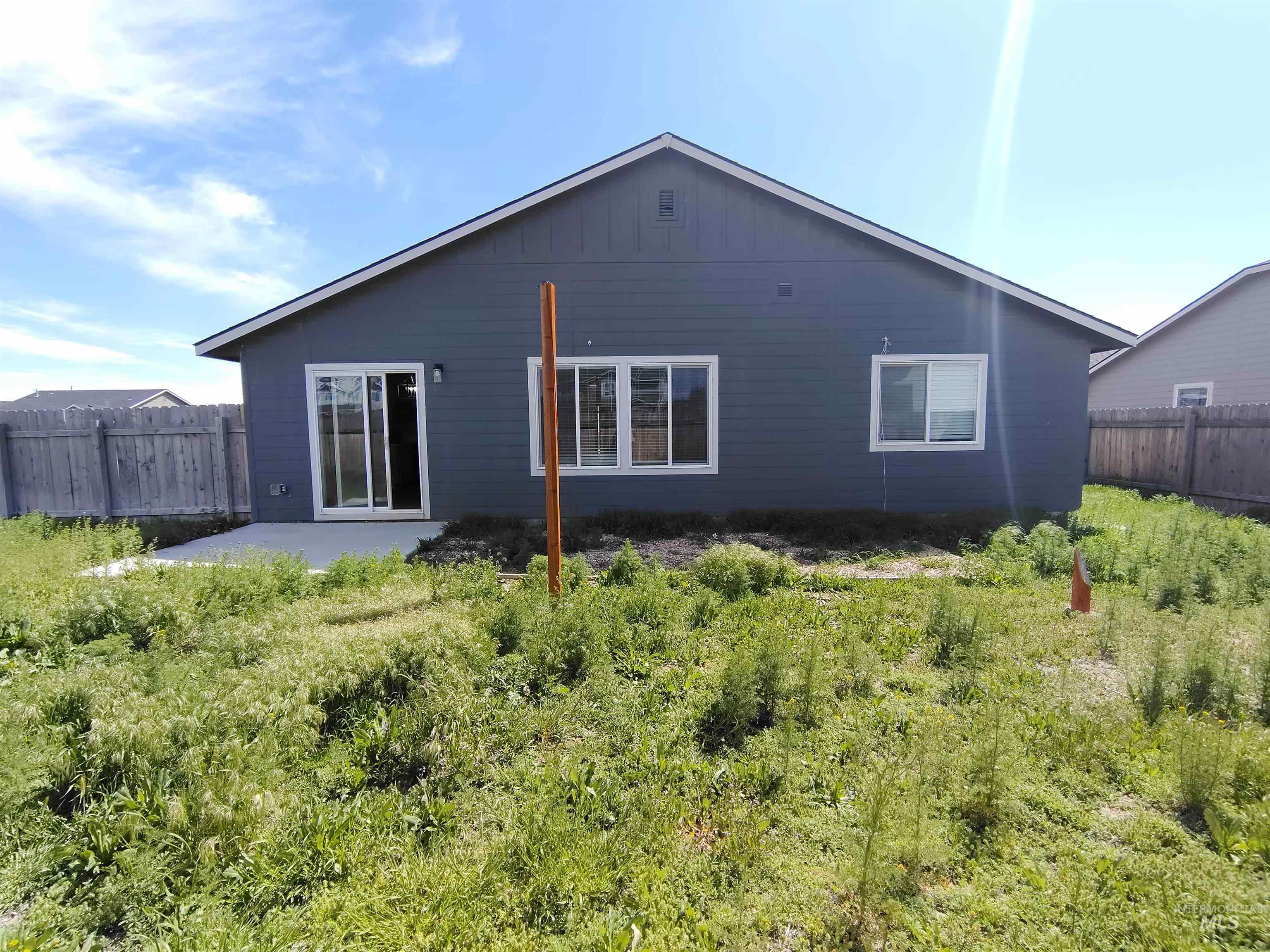 890 SW Crested St, Mountain Home, Idaho 83647-2630, 3 Bedrooms, 2 Bathrooms, Residential For Sale, Price $260,000, 98984838