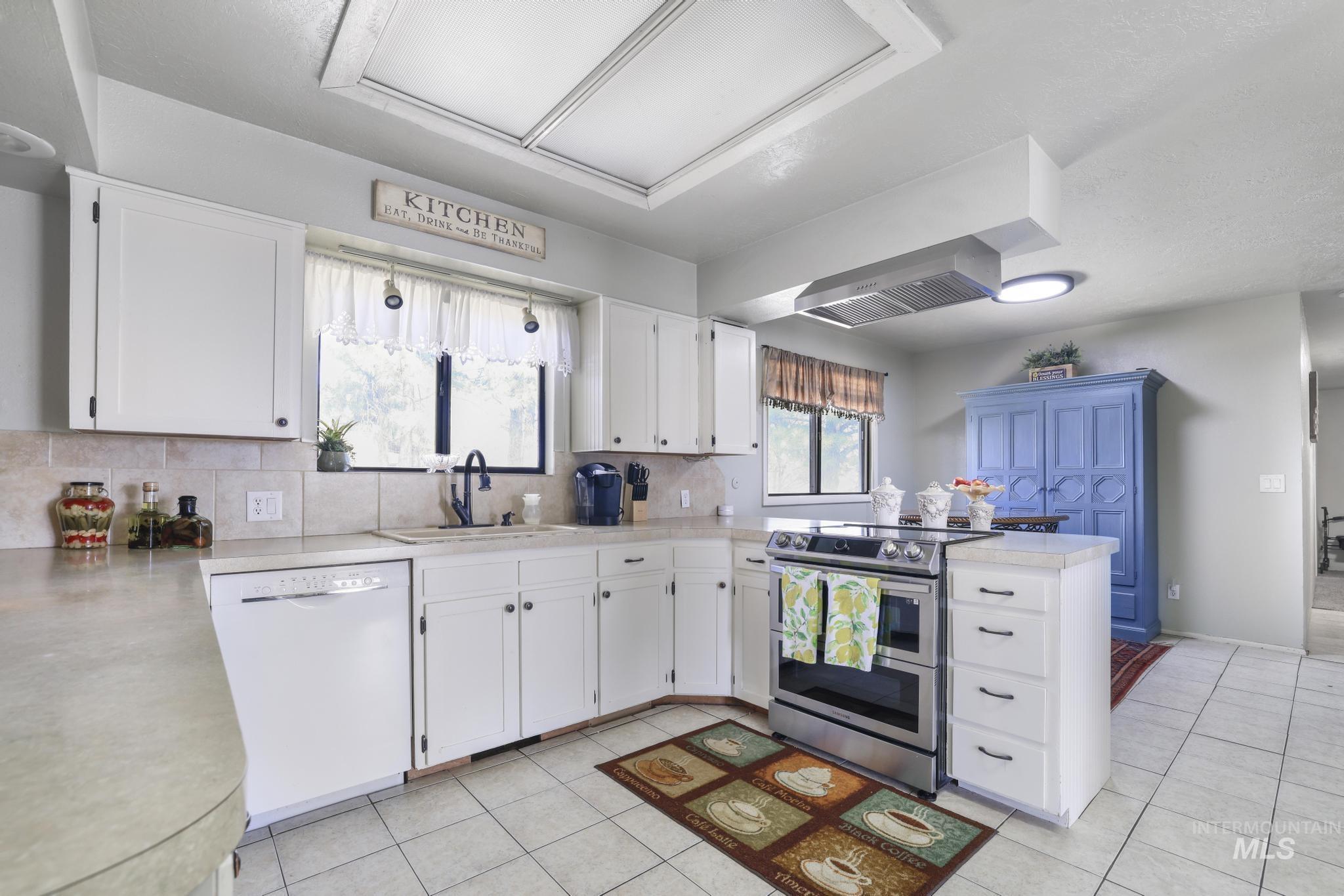 164 E 200 S, Jerome, Idaho 83338, 6 Bedrooms, 4 Bathrooms, Residential For Sale, Price $650,000, 98984843