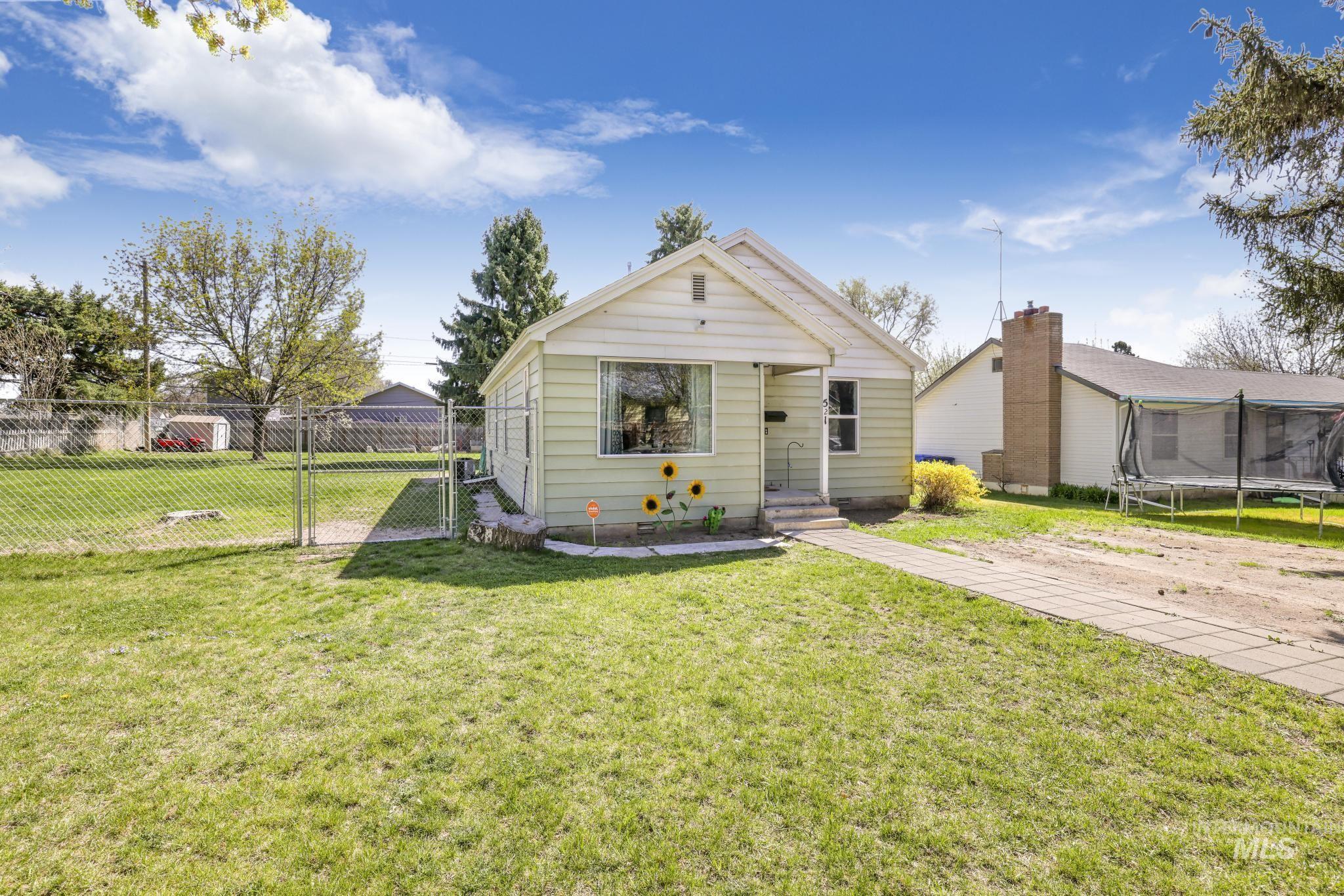 521 E Ave D, Jerome, Idaho 83338, 2 Bedrooms, 1 Bathroom, Residential For Sale, Price $265,000, 98984845