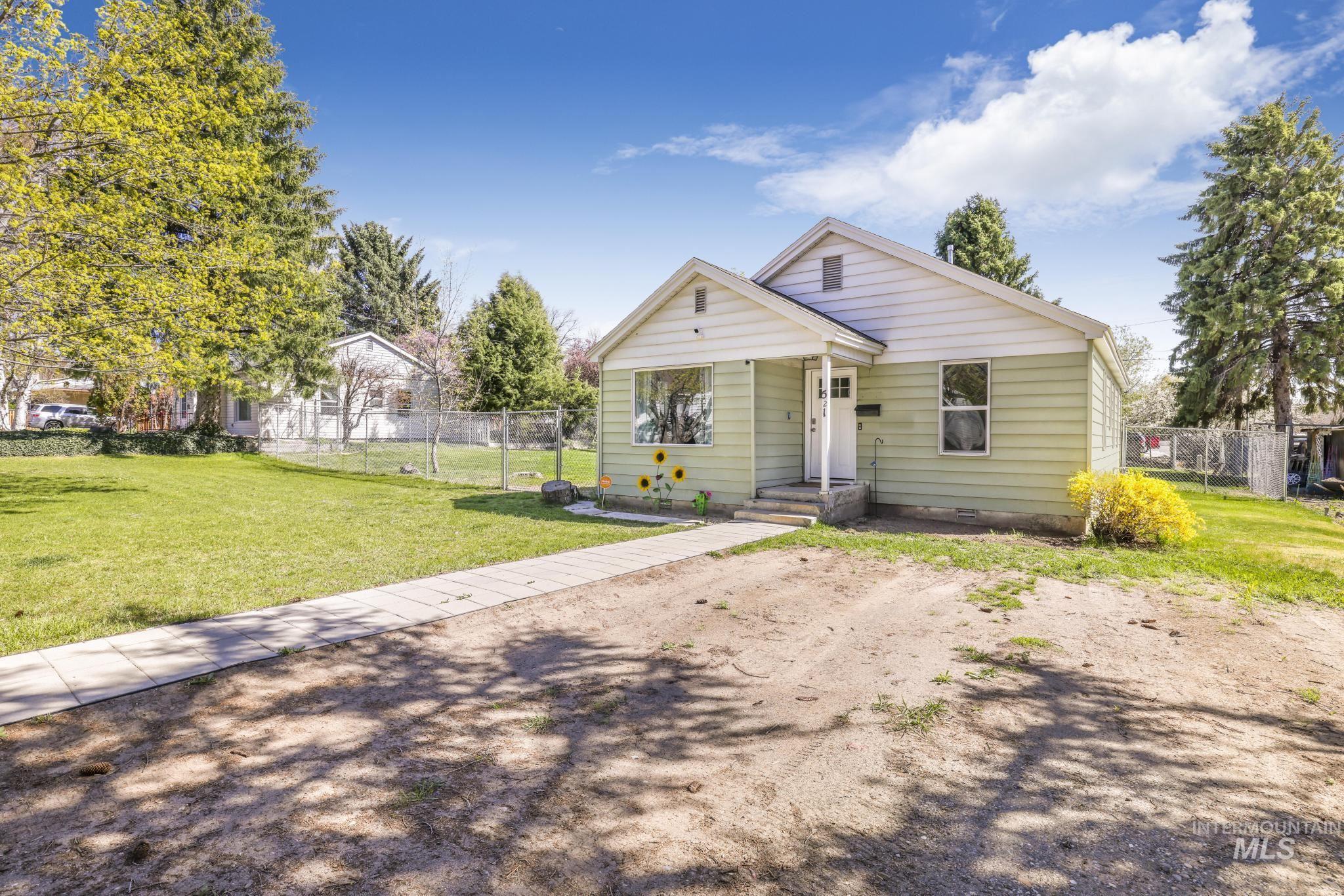 521 E Ave D, Jerome, Idaho 83338, 2 Bedrooms, 1 Bathroom, Residential For Sale, Price $265,000, 98984845