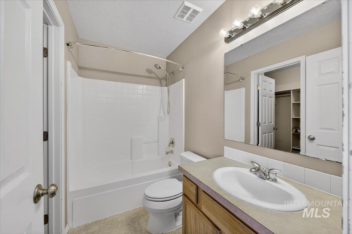 17095 N Freeman Ct, Nampa, Idaho 83687, 5 Bedrooms, 2.5 Bathrooms, Residential For Sale, Price $415,000, 98984847