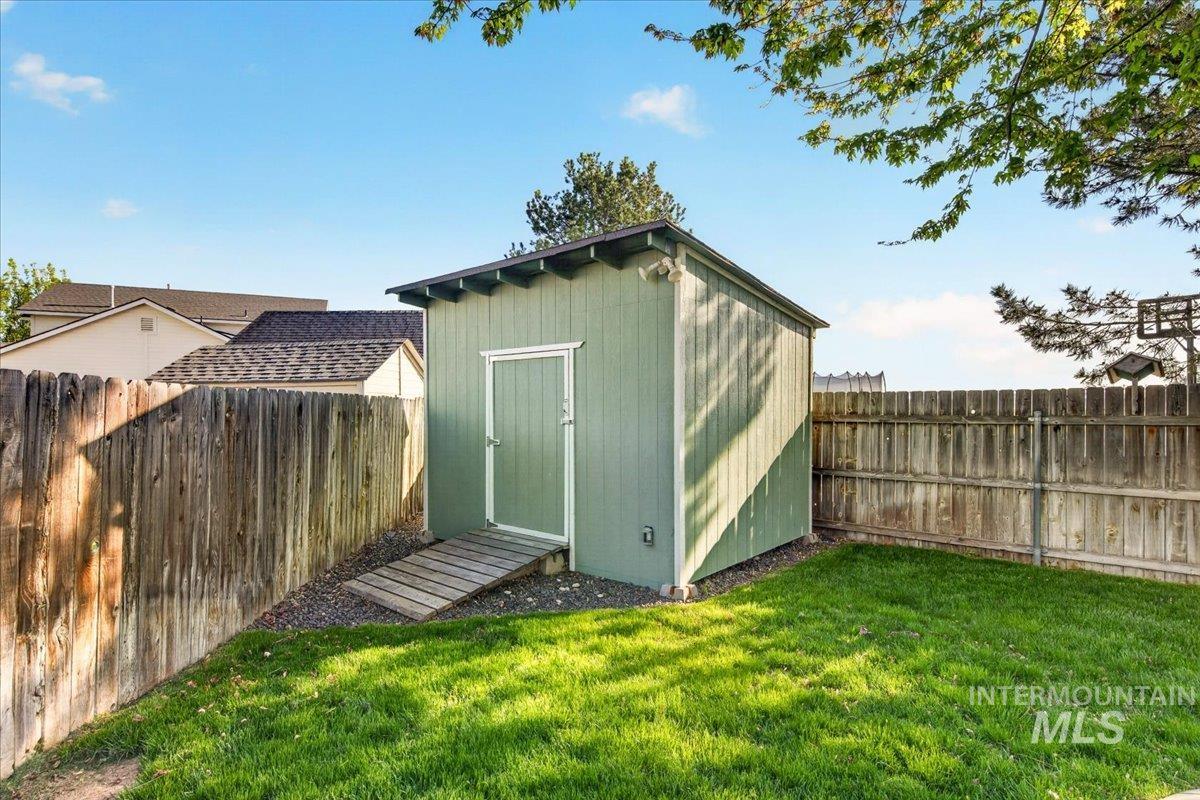 17095 N Freeman Ct, Nampa, Idaho 83687, 5 Bedrooms, 2.5 Bathrooms, Residential For Sale, Price $415,000, 98984847