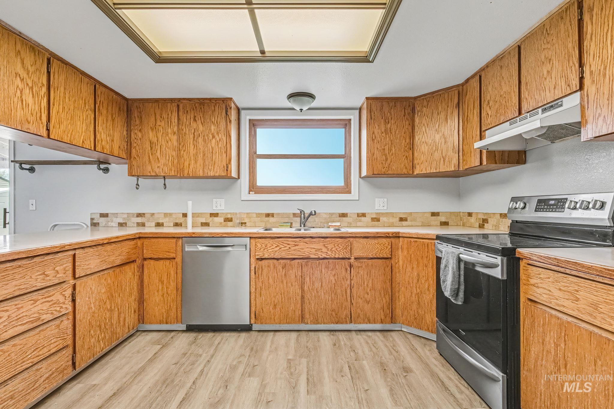 820 W 12th S., Mountain Home, Idaho 83647, 4 Bedrooms, 2.5 Bathrooms, Residential For Sale, Price $374,990, 98984855
