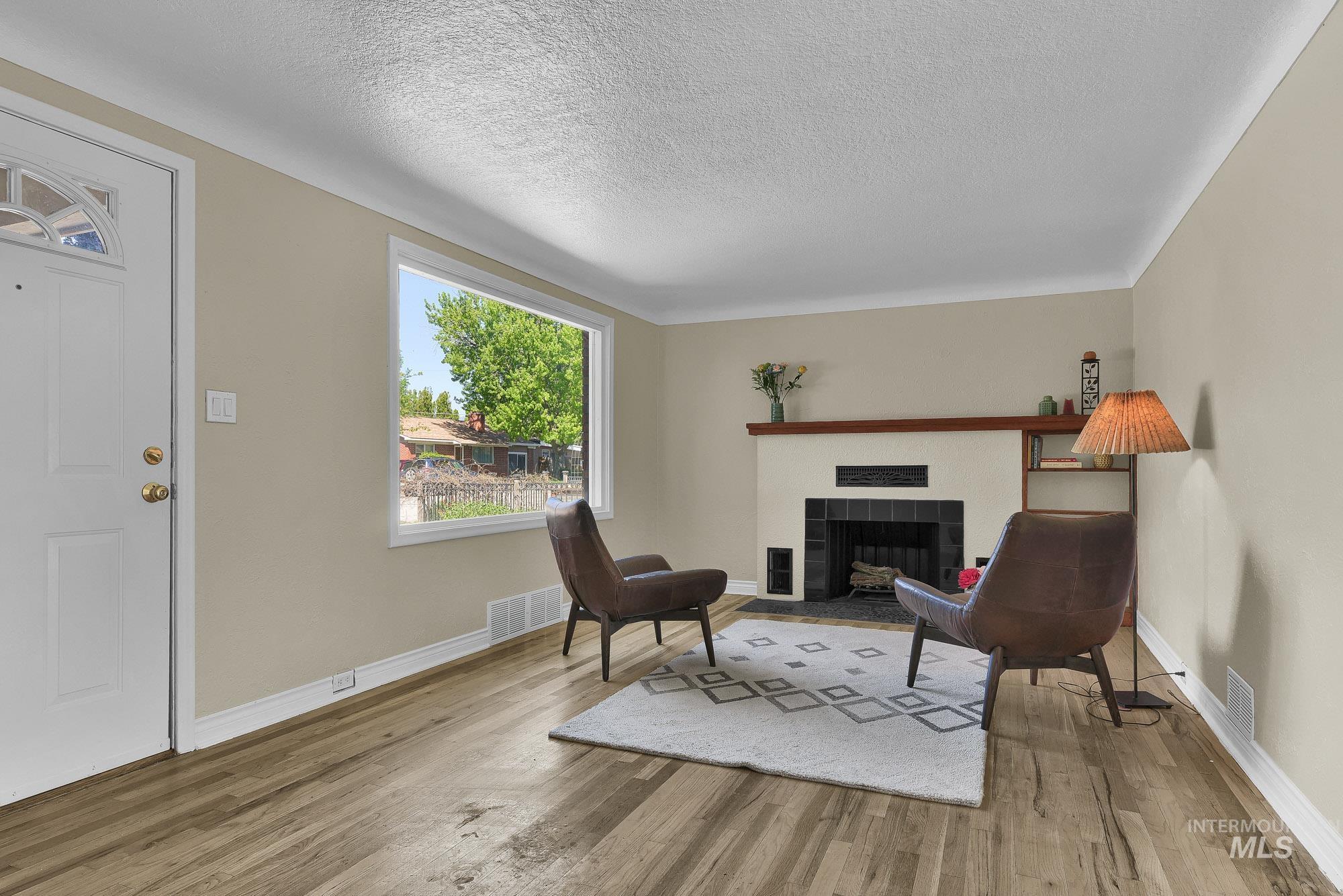 4813 W Edson, Boise, Idaho 83705, 2 Bedrooms, 1 Bathroom, Residential For Sale, Price $365,000, 98984856