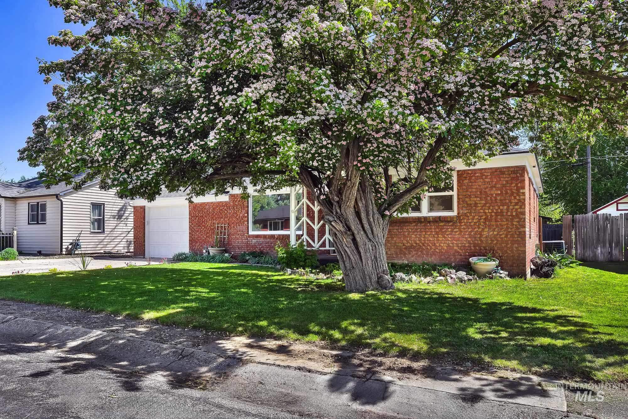 4813 W Edson, Boise, Idaho 83705, 2 Bedrooms, 1 Bathroom, Residential For Sale, Price $365,000, 98984856
