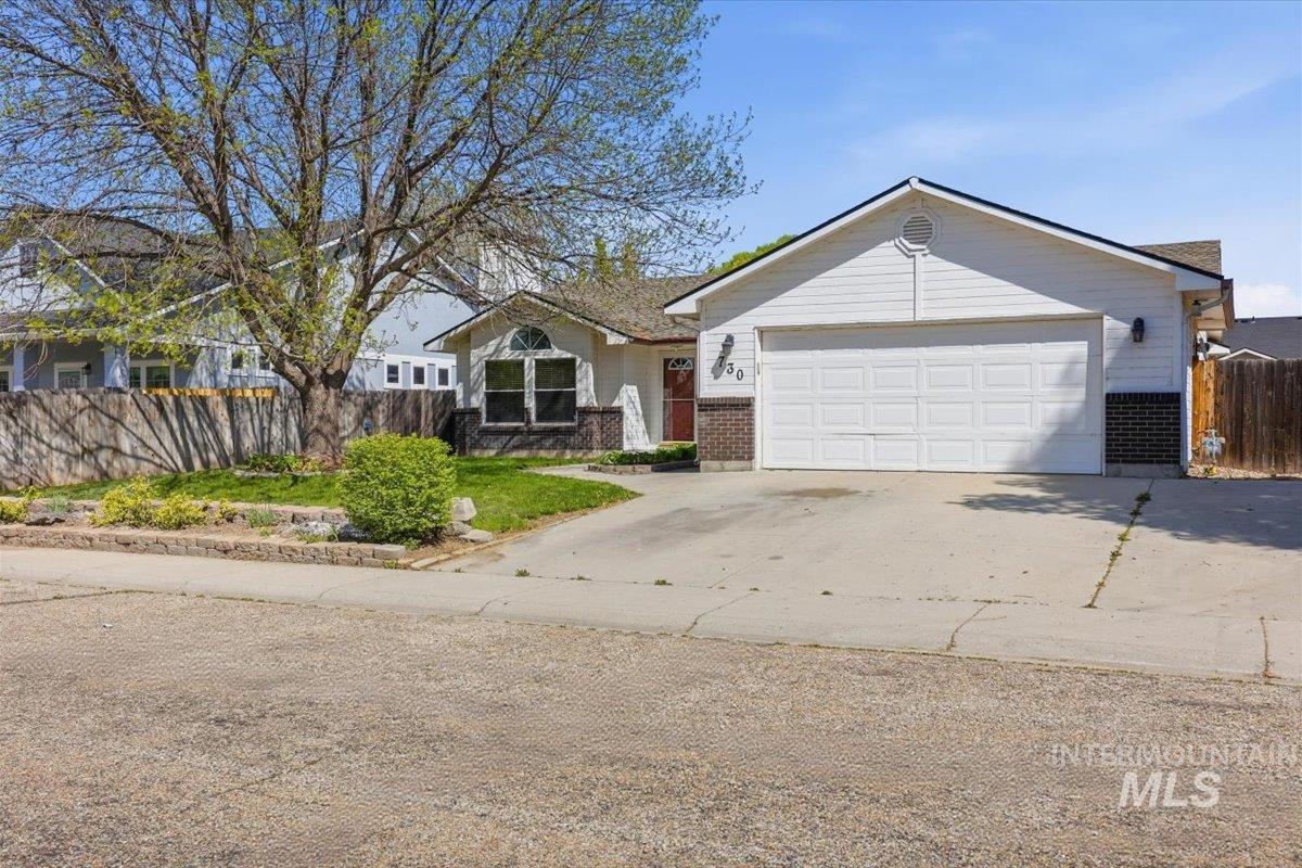 730 W Sunwood Ct, Kuna, Idaho 83634-2345, 3 Bedrooms, 2 Bathrooms, Residential For Sale, Price $365,000, 98984857