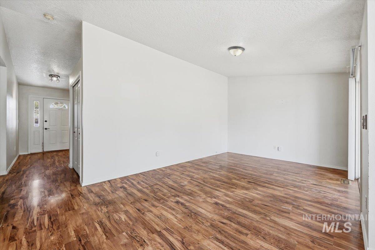 730 W Sunwood Ct, Kuna, Idaho 83634-2345, 3 Bedrooms, 2 Bathrooms, Residential For Sale, Price $365,000, 98984857