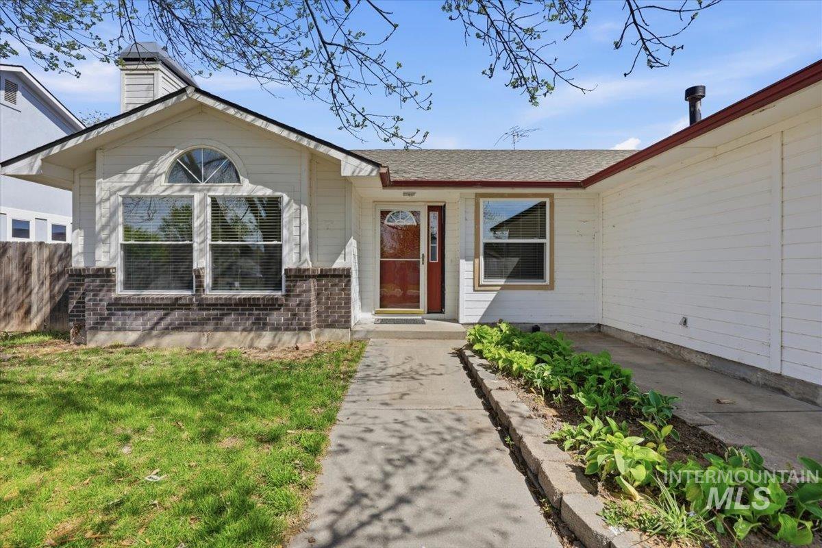 730 W Sunwood Ct, Kuna, Idaho 83634-2345, 3 Bedrooms, 2 Bathrooms, Residential For Sale, Price $365,000, 98984857