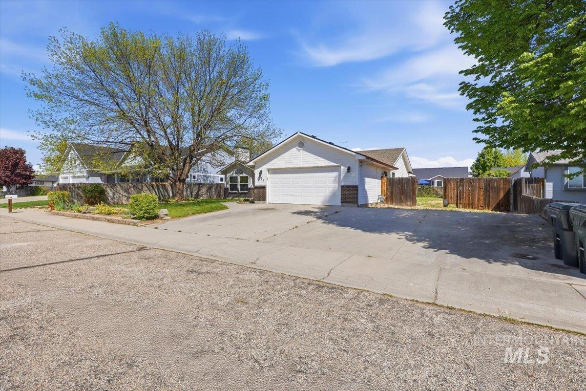 730 W Sunwood Ct, Kuna, Idaho 83634-2345, 3 Bedrooms, 2 Bathrooms, Residential For Sale, Price $365,000, 98984857