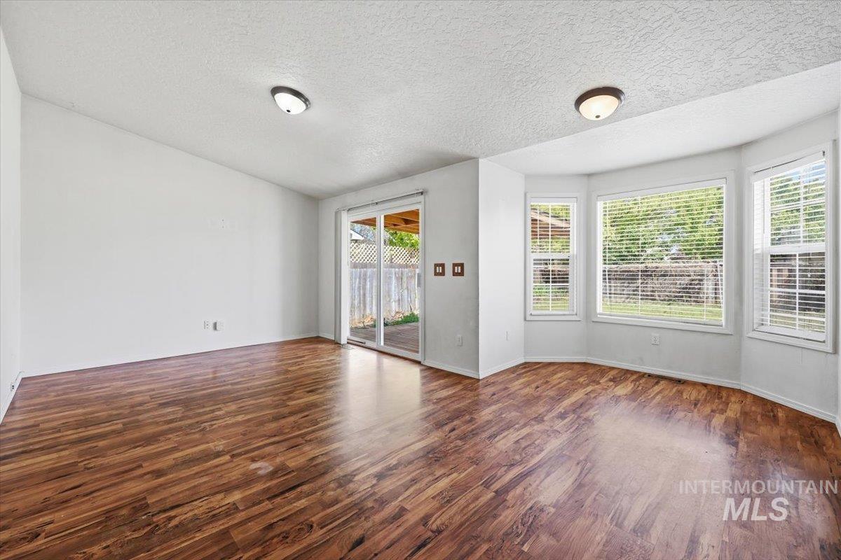 730 W Sunwood Ct, Kuna, Idaho 83634-2345, 3 Bedrooms, 2 Bathrooms, Residential For Sale, Price $365,000, 98984857