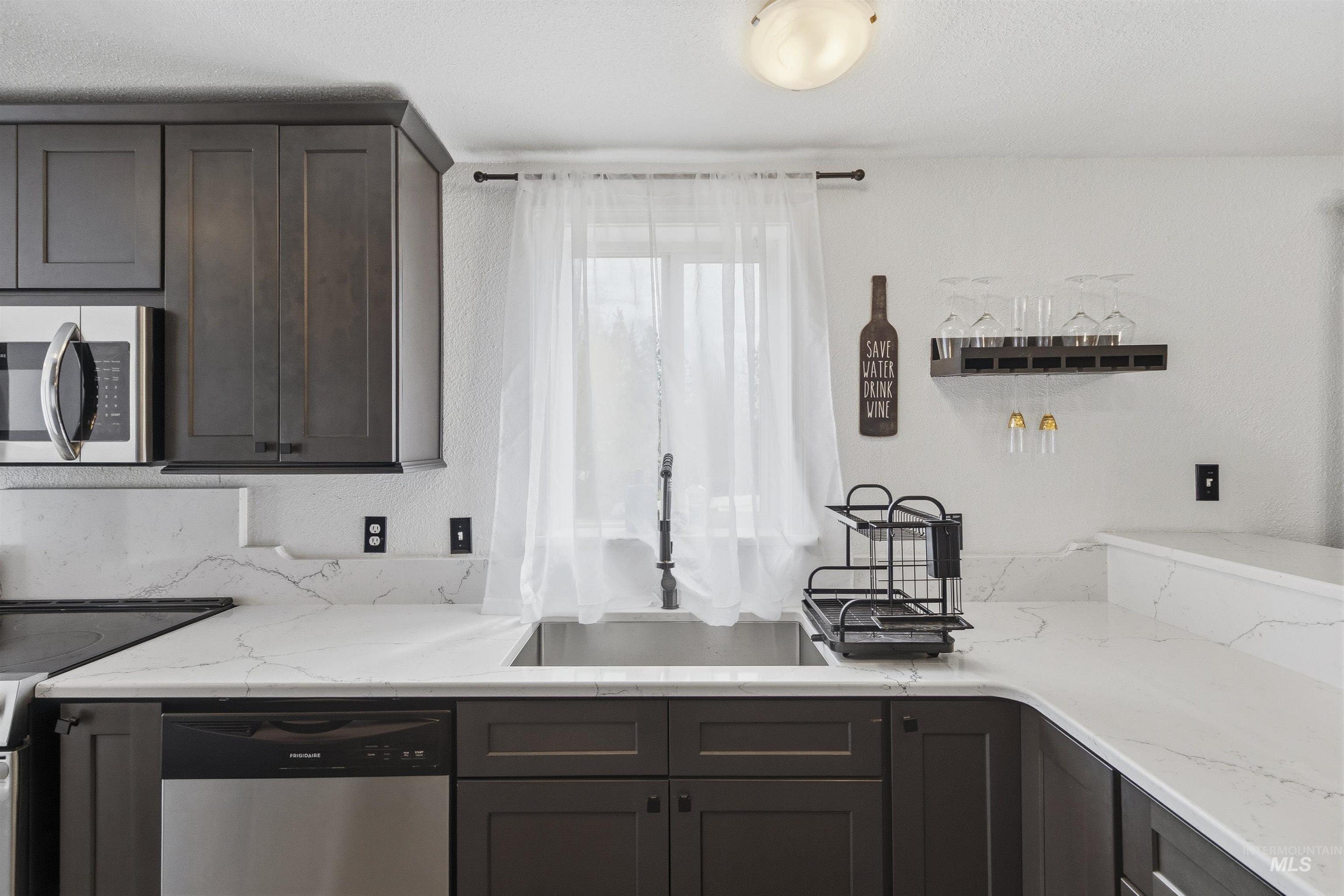 1030 Helmer Ln, Deary, Idaho 83823, 3 Bedrooms, 2 Bathrooms, Residential For Sale, Price $259,000,MLS 98984865