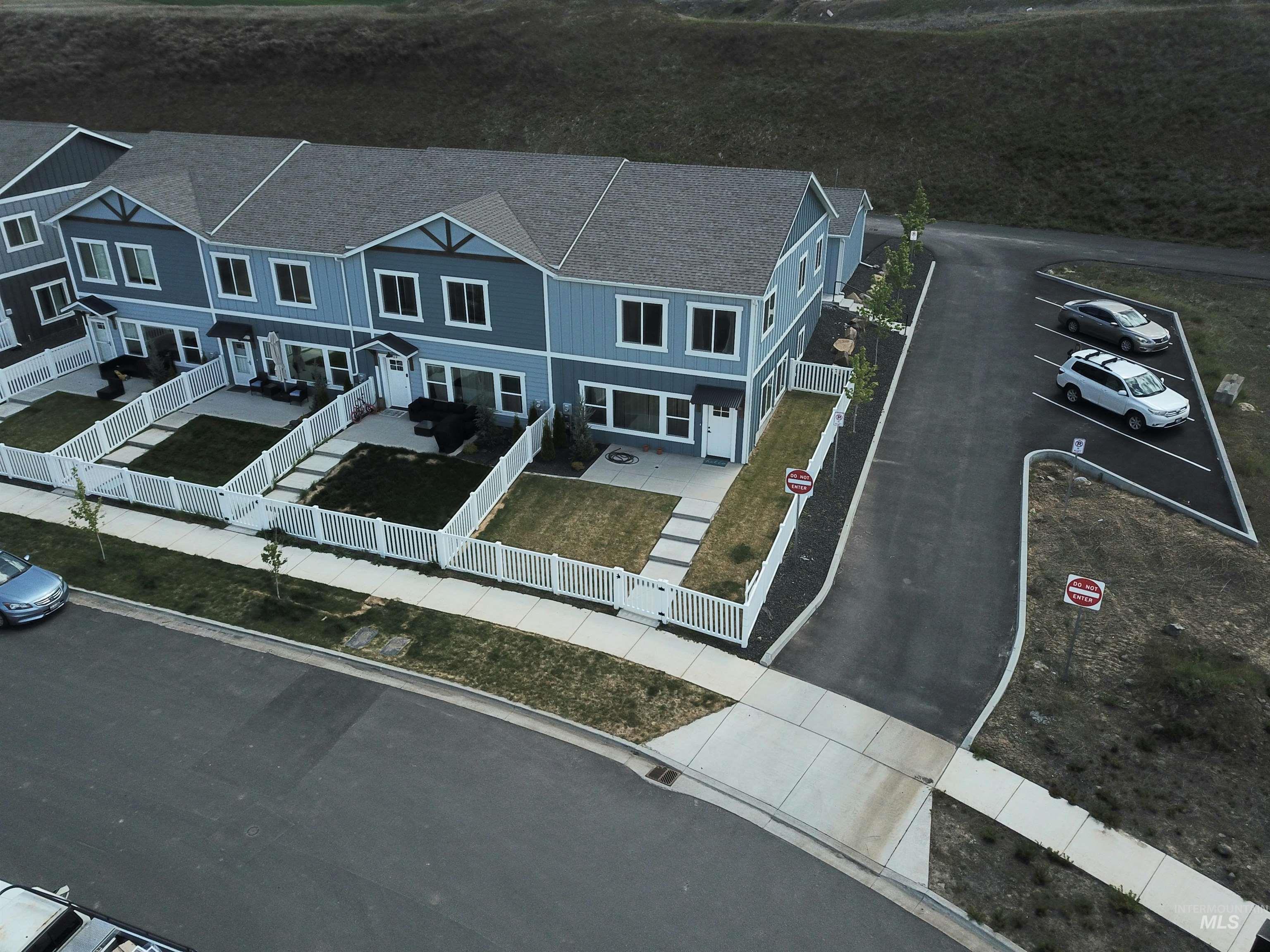 1215 Edington Ave, Moscow, Idaho 83834, 3 Bedrooms, 3 Bathrooms, Residential For Sale, Price $470,000, 98984866