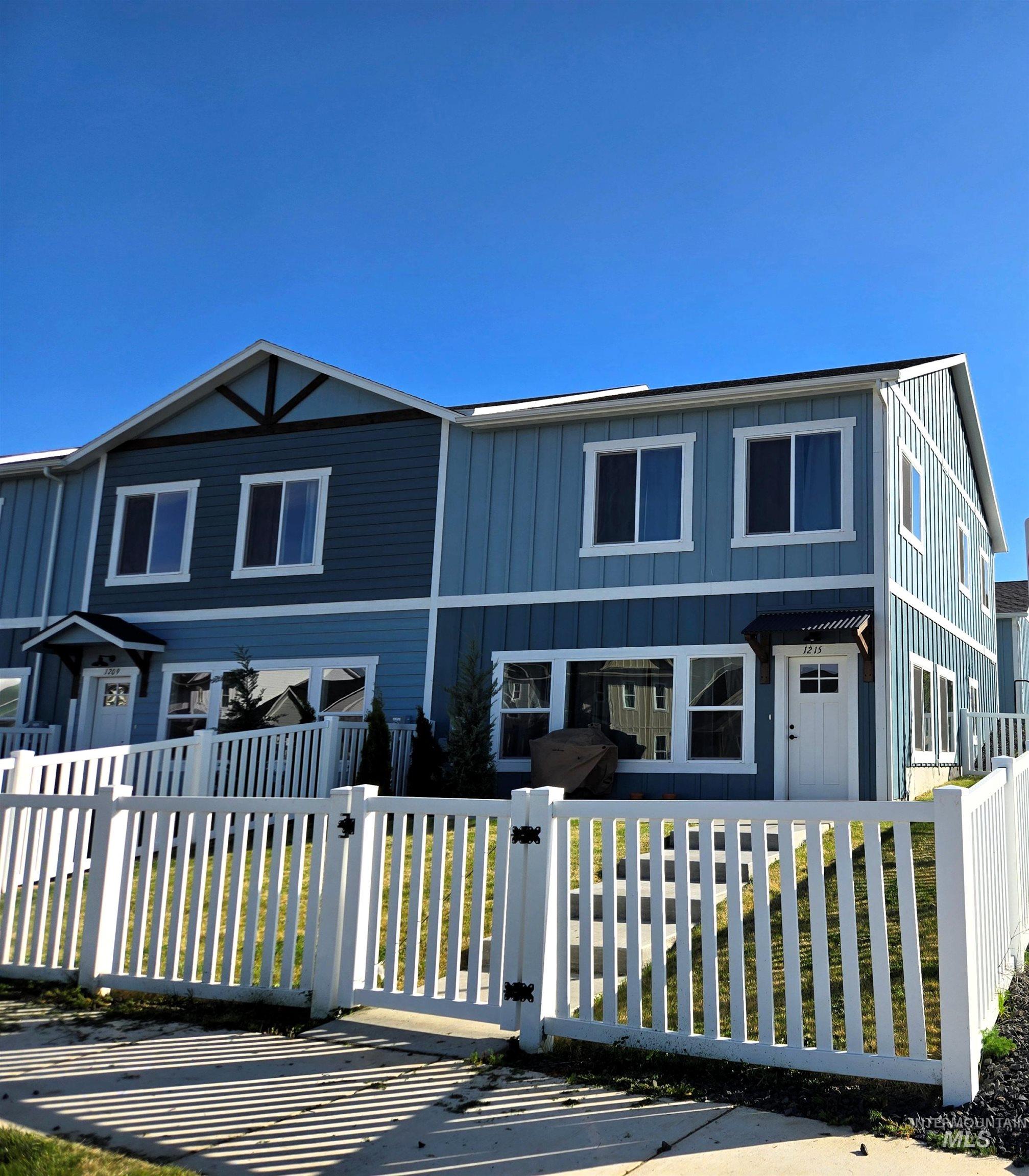 1215 Edington Ave, Moscow, Idaho 83834, 3 Bedrooms, 3 Bathrooms, Residential For Sale, Price $475,000,MLS 98984866
