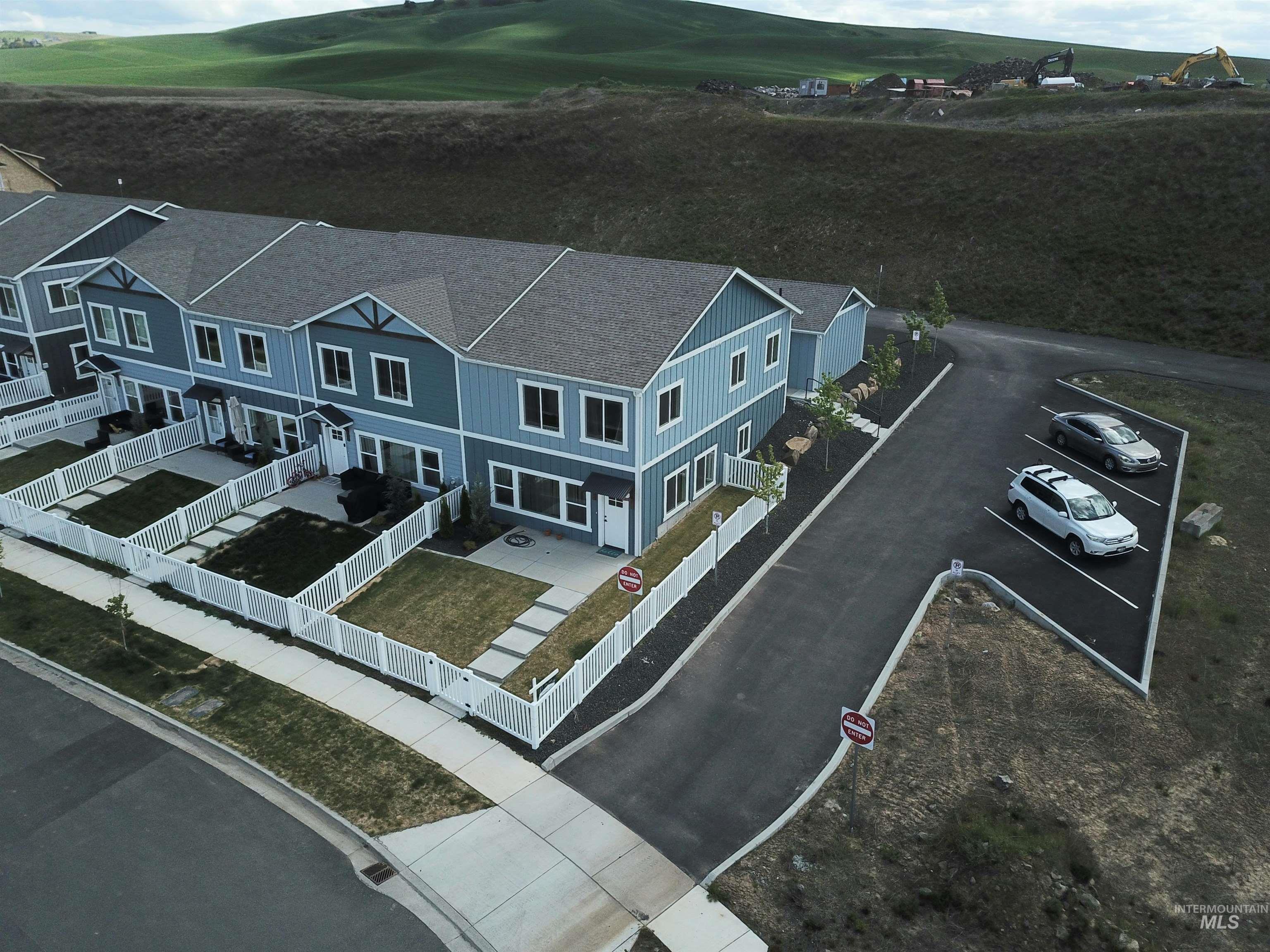 1215 Edington Ave, Moscow, Idaho 83834, 3 Bedrooms, 3 Bathrooms, Residential For Sale, Price $470,000, 98984866