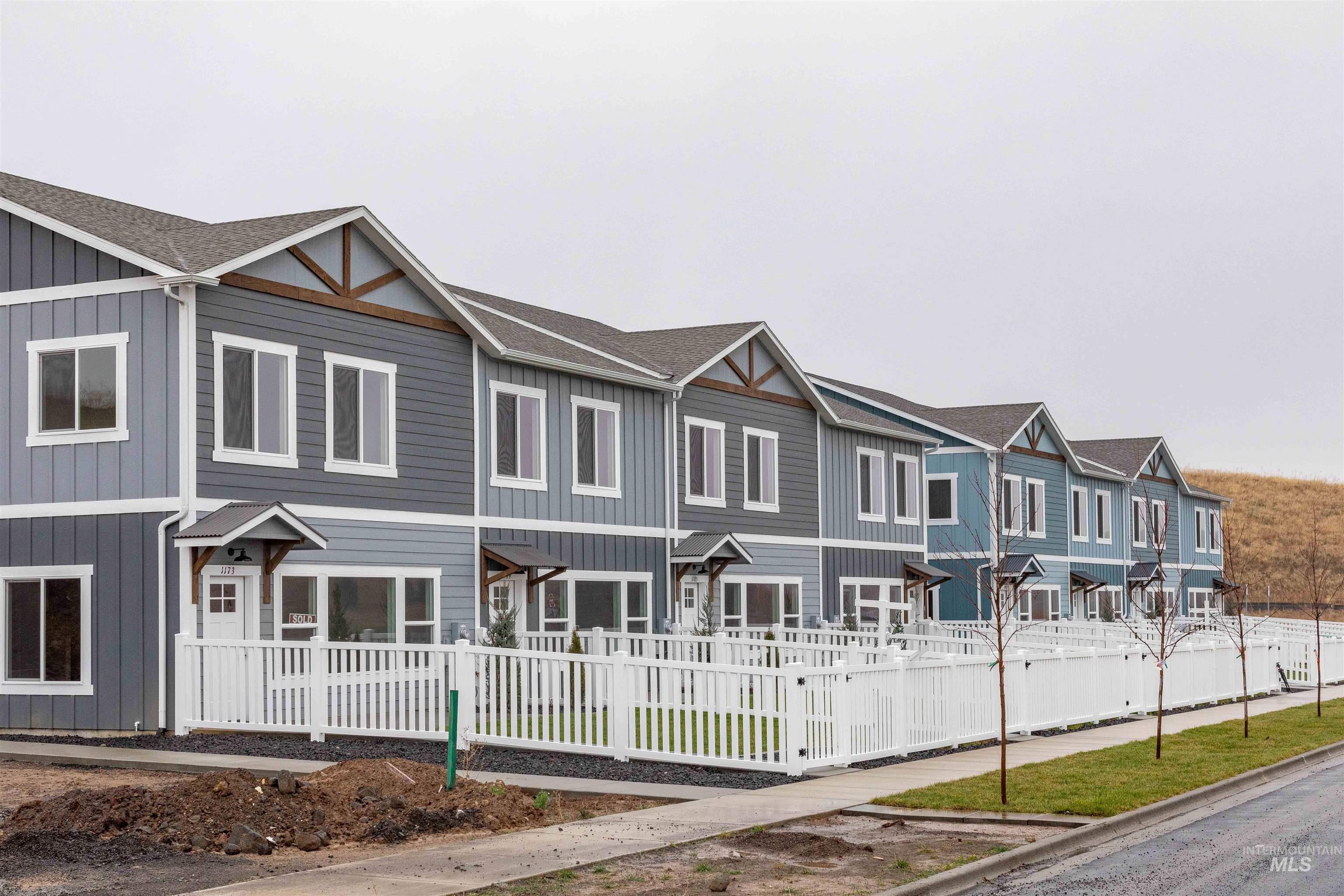 1215 Edington Ave, Moscow, Idaho 83834, 3 Bedrooms, 3 Bathrooms, Residential For Sale, Price $475,000,MLS 98984866