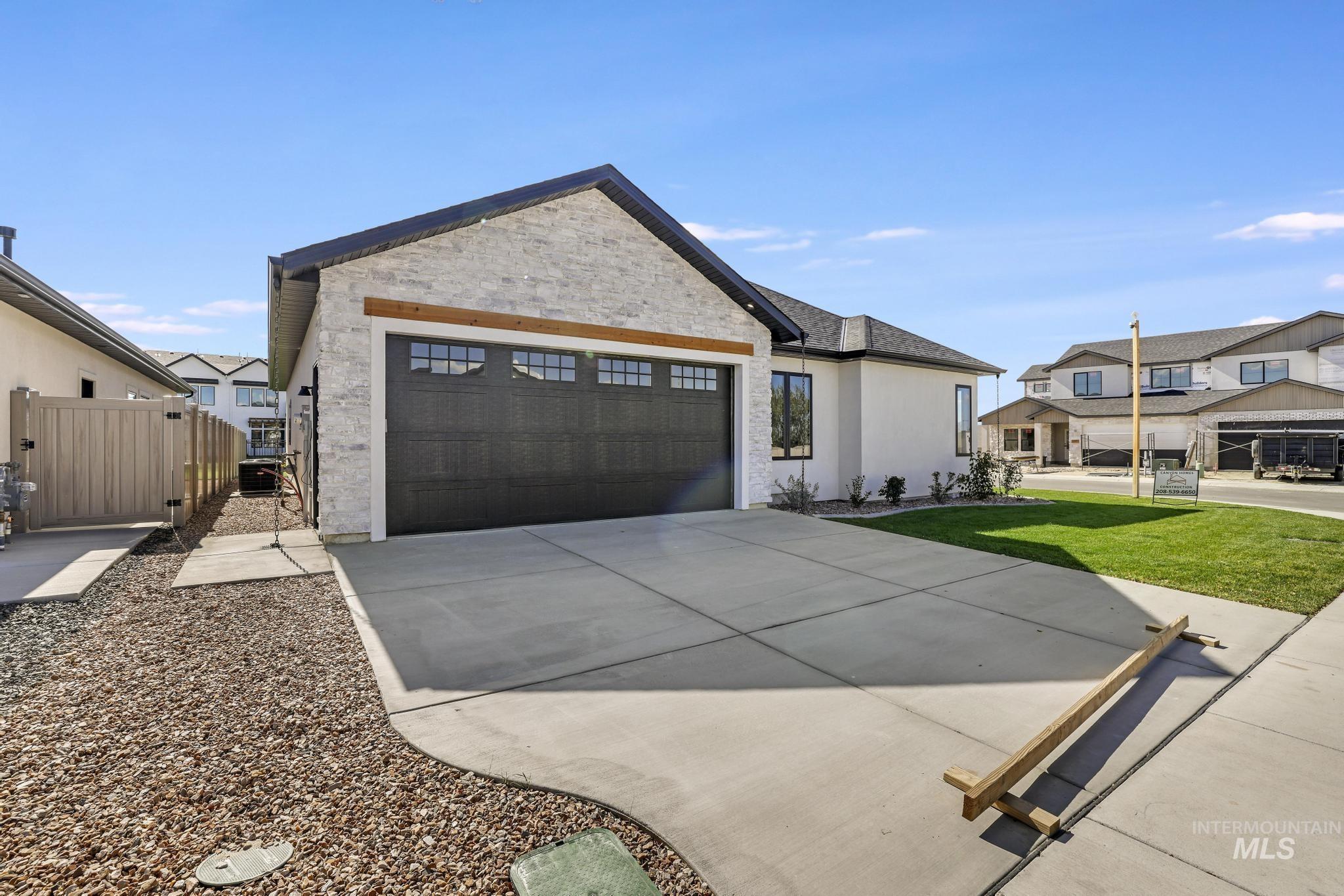 532 Canyon Falls, Twin Falls, Idaho 83301, 4 Bedrooms, 3 Bathrooms, Residential For Sale, Price $750,000,MLS 98984873