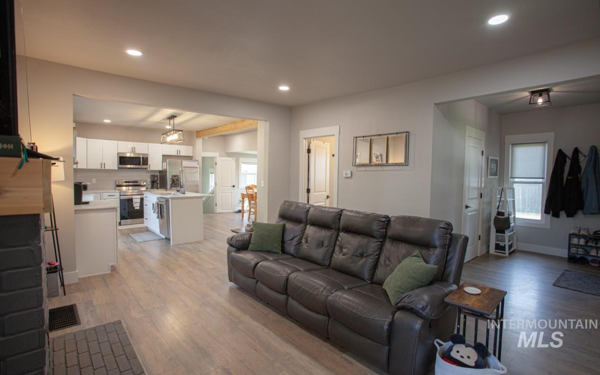 4800 W Franklin Rd, Boise, Idaho 83705, 4 Bedrooms, 2 Bathrooms, Residential For Sale, Price $514,900,MLS 98984877