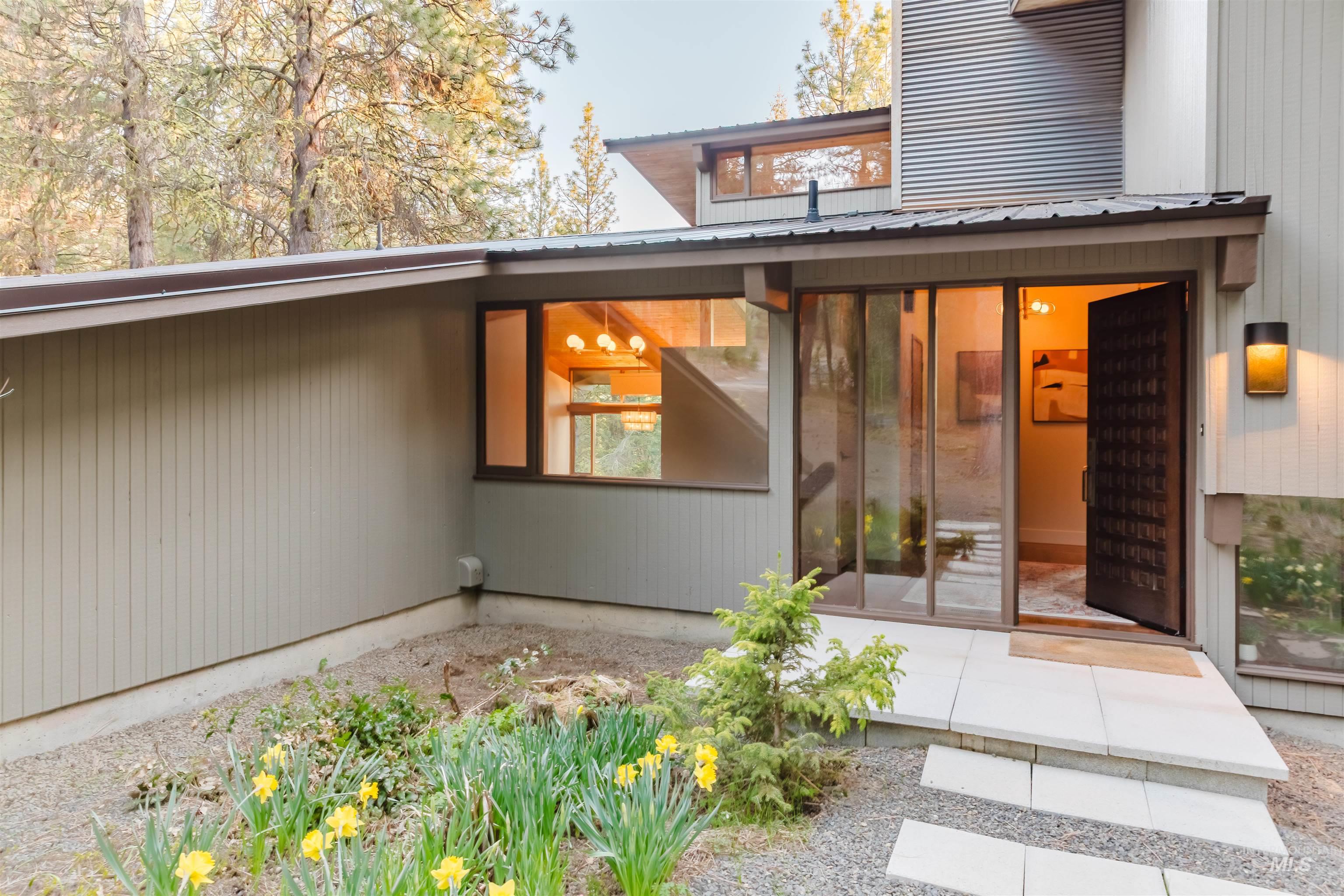 136 Silver Fox Trail, McCall, Idaho 83638, 4 Bedrooms, 2.5 Bathrooms, Residential For Sale, Price $1,325,000,MLS 98984880