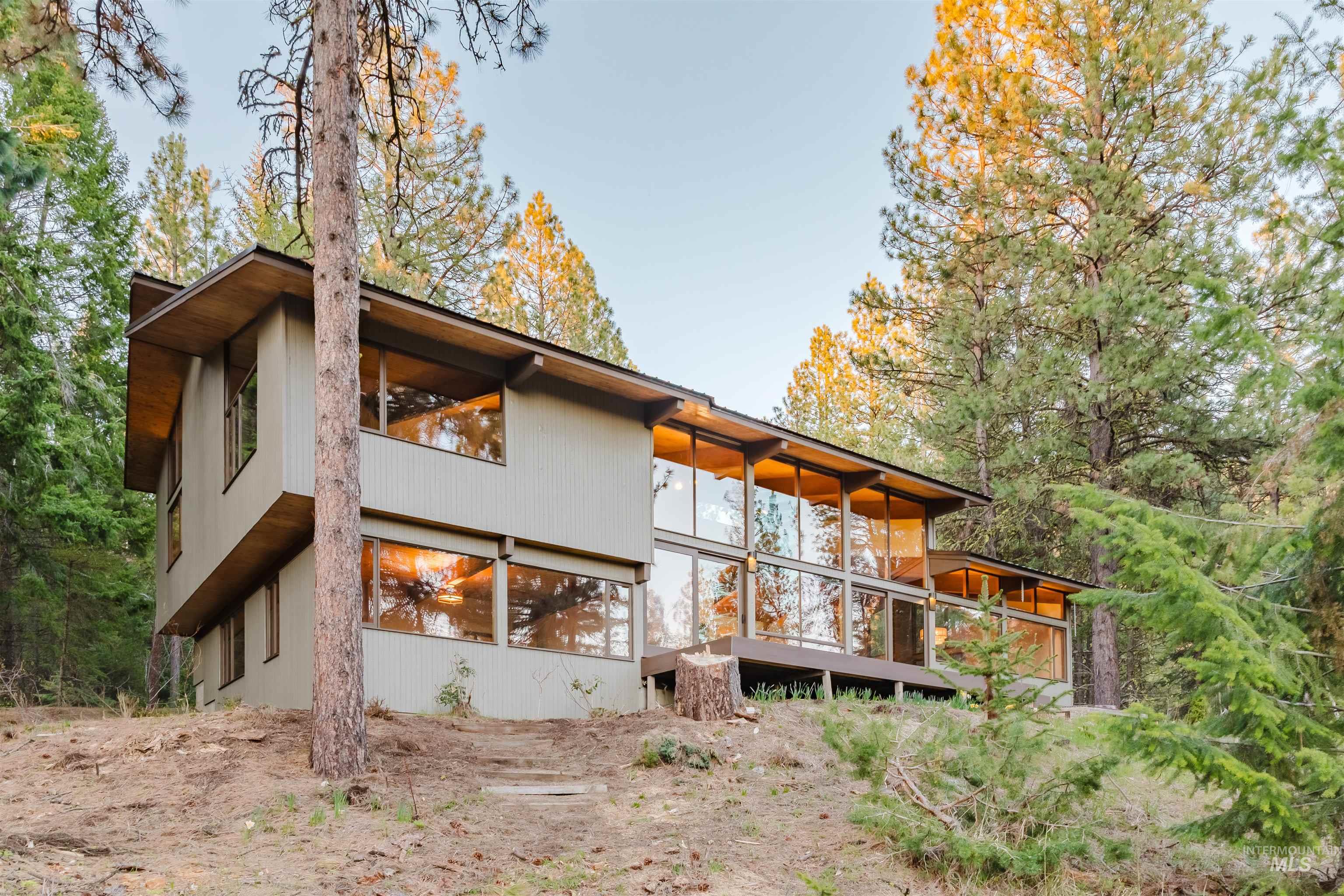 136 Silver Fox Trail, McCall, Idaho 83638, 4 Bedrooms, 2.5 Bathrooms, Residential For Sale, Price $1,325,000,MLS 98984880